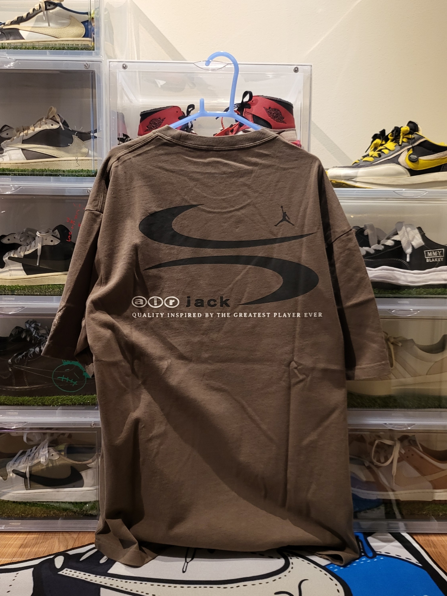 Jordan x Travis Scott T-Shirts Palomino (DZ5510-274) 착용 스타일 - 2