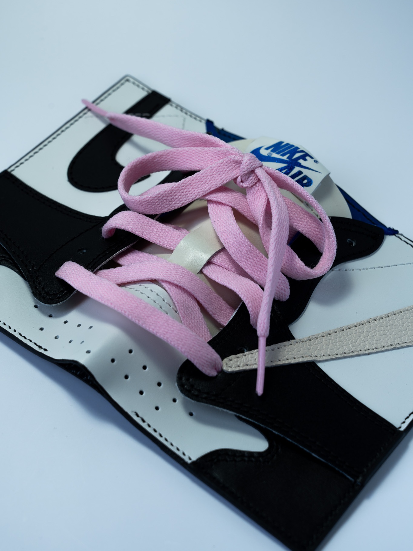 Jordan 1 x Travis Scott x Fragment Retro Low OG SP Military Blue 착용 스타일 - 1