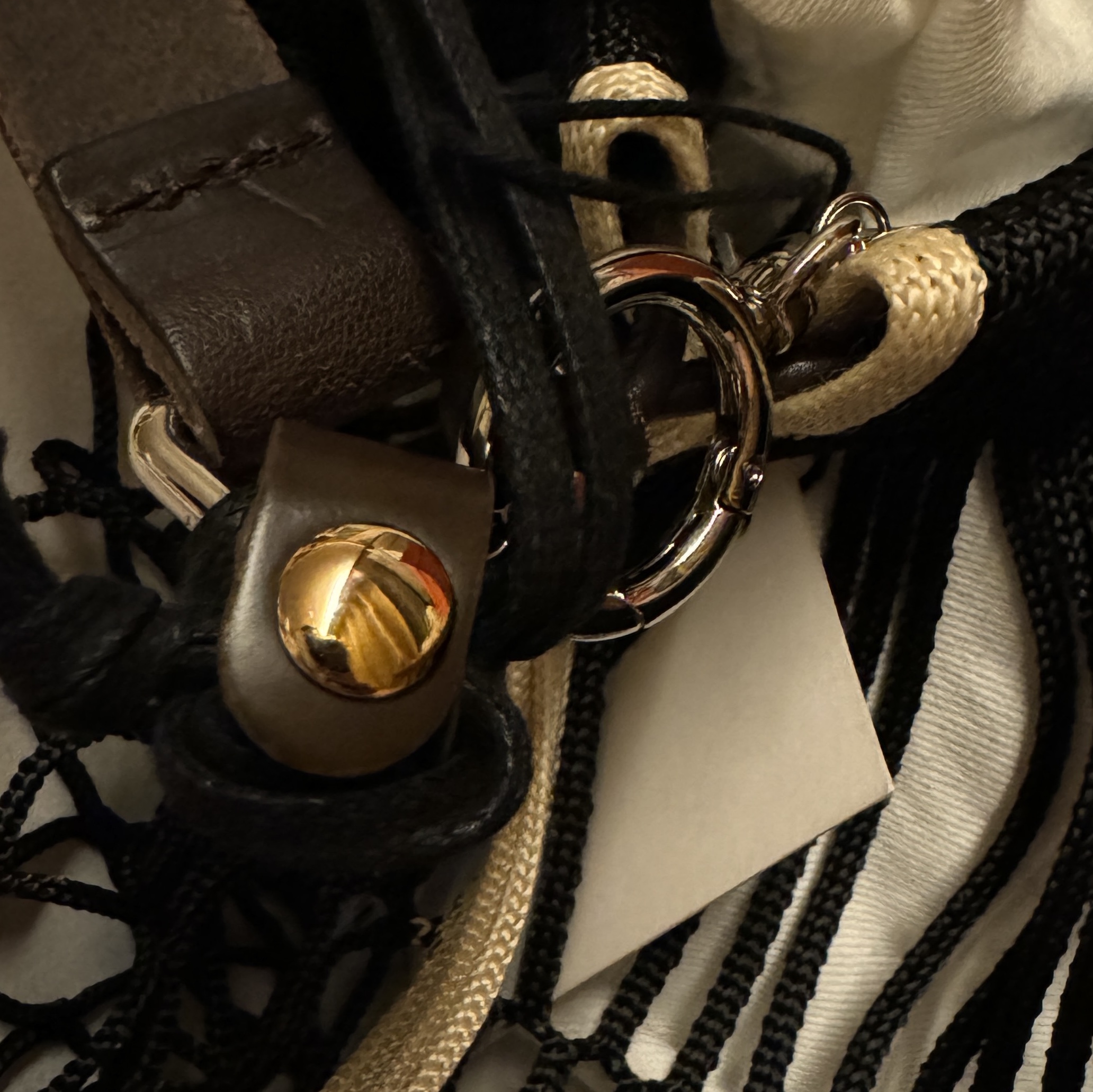 Lemaire Nylon Net Large Crossbody Filt Net Shopping Bag Black, (W) Chanel Sandals Grained Calfskin & Black 착용 스타일 - 8