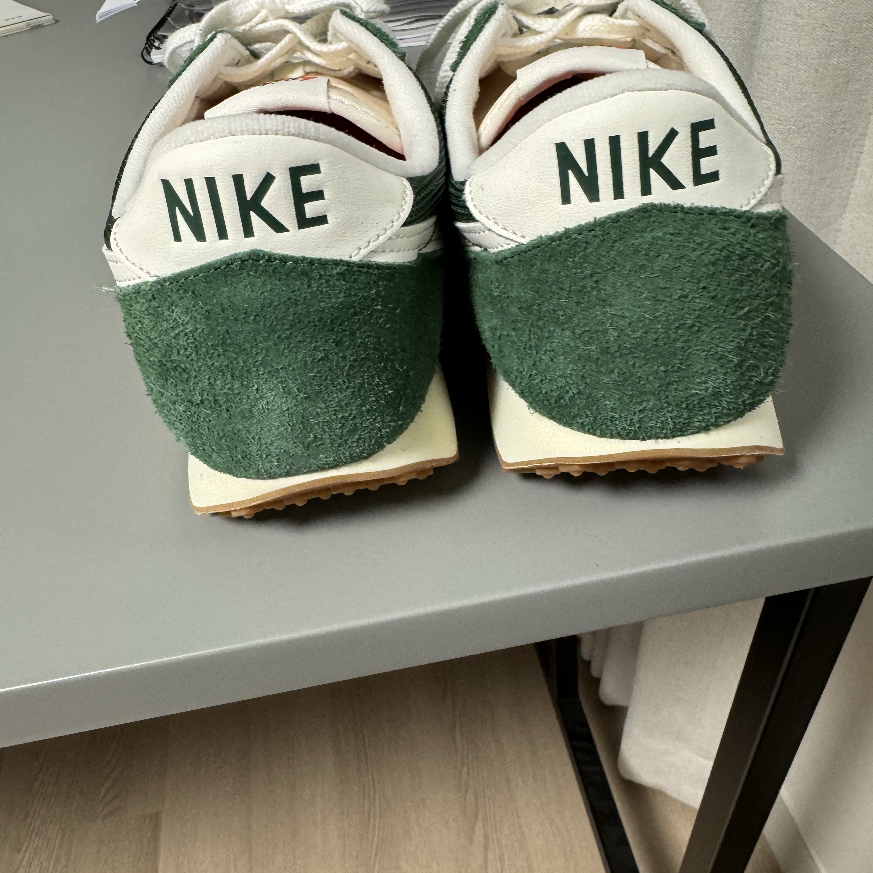 (W) Nike Daybreak Vintage Fir Coconut Milk 착용 스타일 - 3