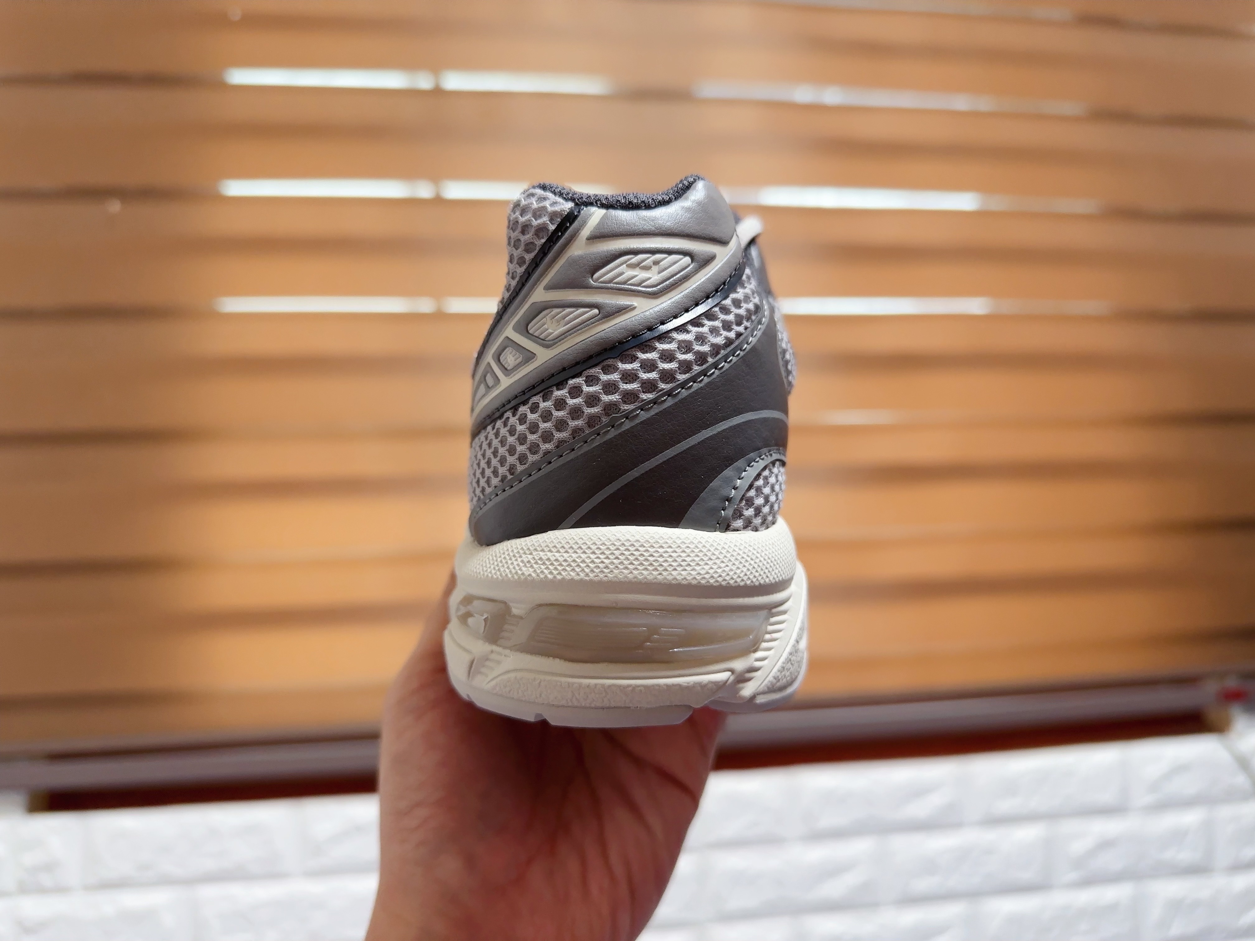 Asics Gel-1130 Oyster Grey Clay Grey 착용 스타일 - 5