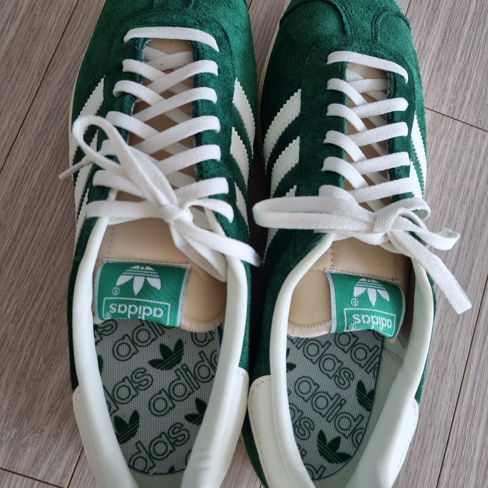 Adidas Gazelle Dark Green Cream White 착용 스타일 - 1