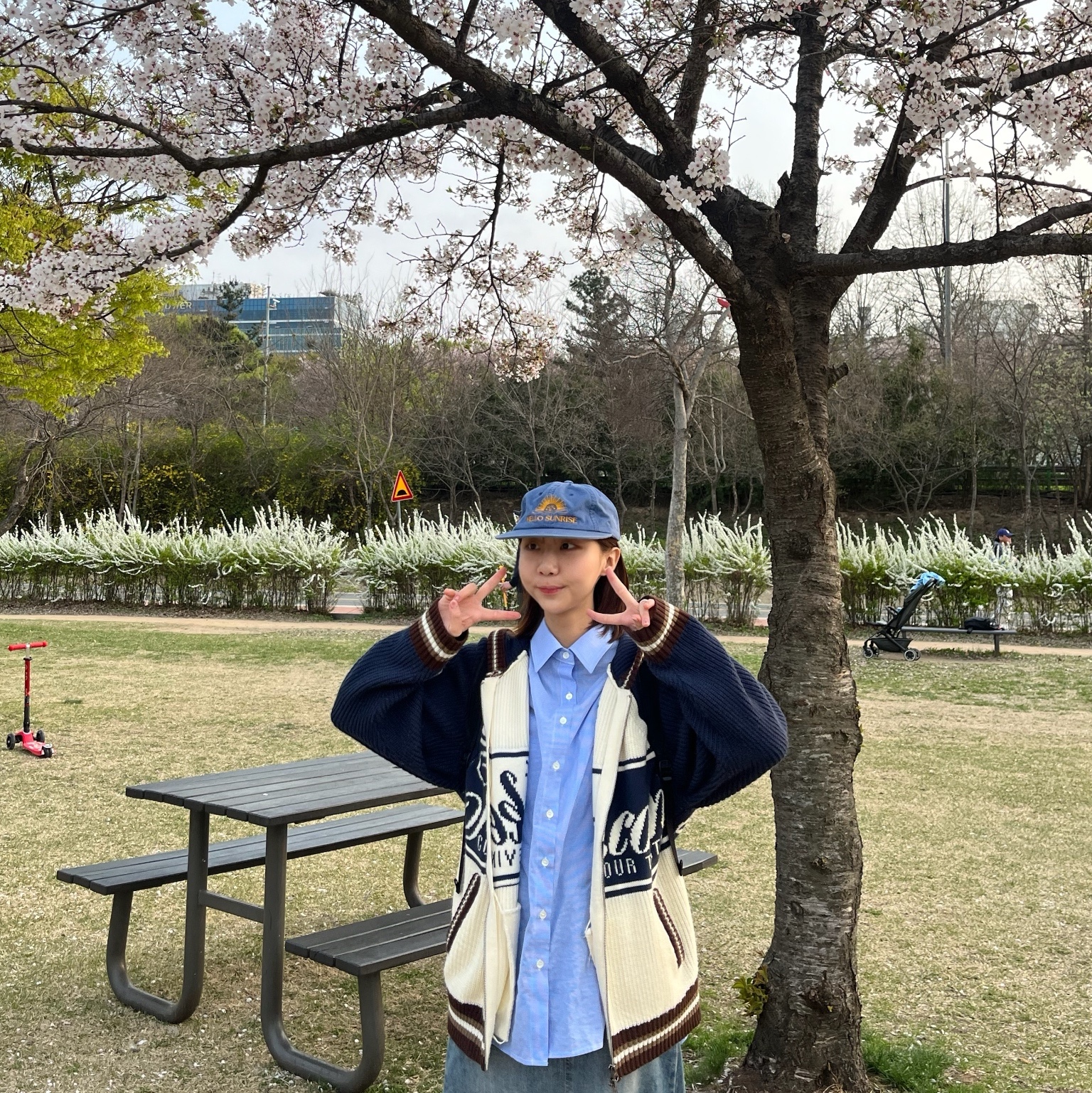 Hello Sunrise Washed OG Logo 6panel Cap Ocean Blue, (W) Keen Jasper Suede Sneakers Birch Fawn 착용 스타일 - 4
