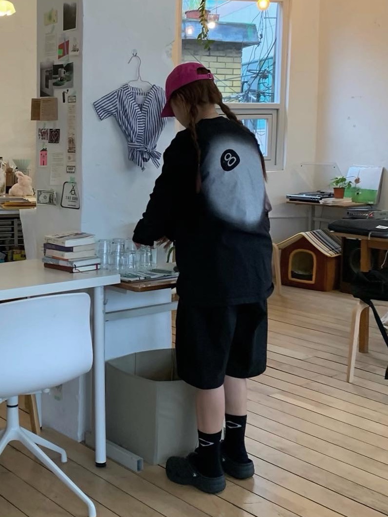 Stussy 8 Ball Fade LS T-Shirt Black, Mischief Rhombus Middle Tube Socks Pink White Black (3 Pack) 착용 스타일