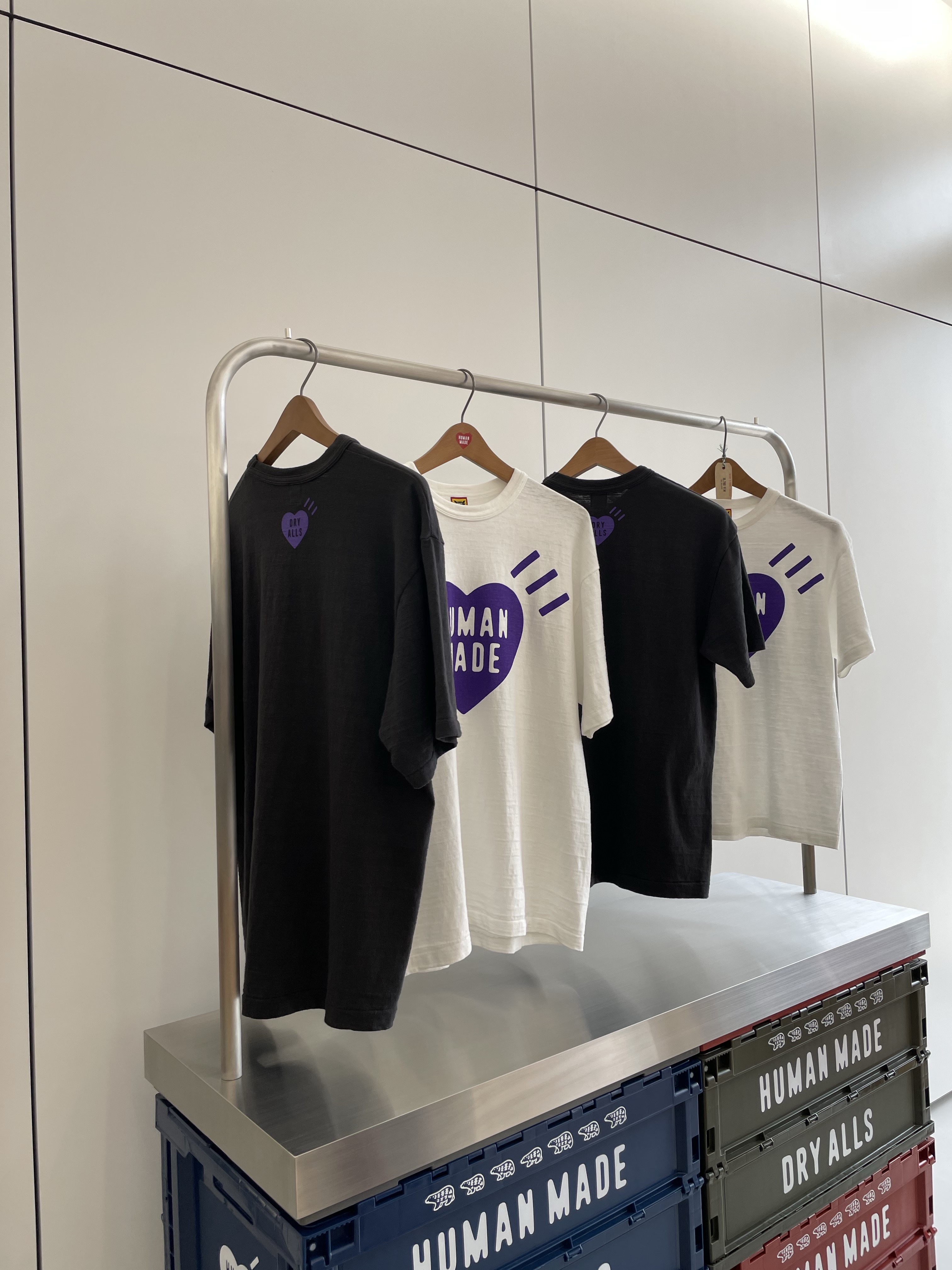 Human Made Heart T-Shirt Black - Fukuoka Store Exclusive, Human Made Heart T-Shirt White - Fukuoka Store Exclusive 착용 스타일 - 2