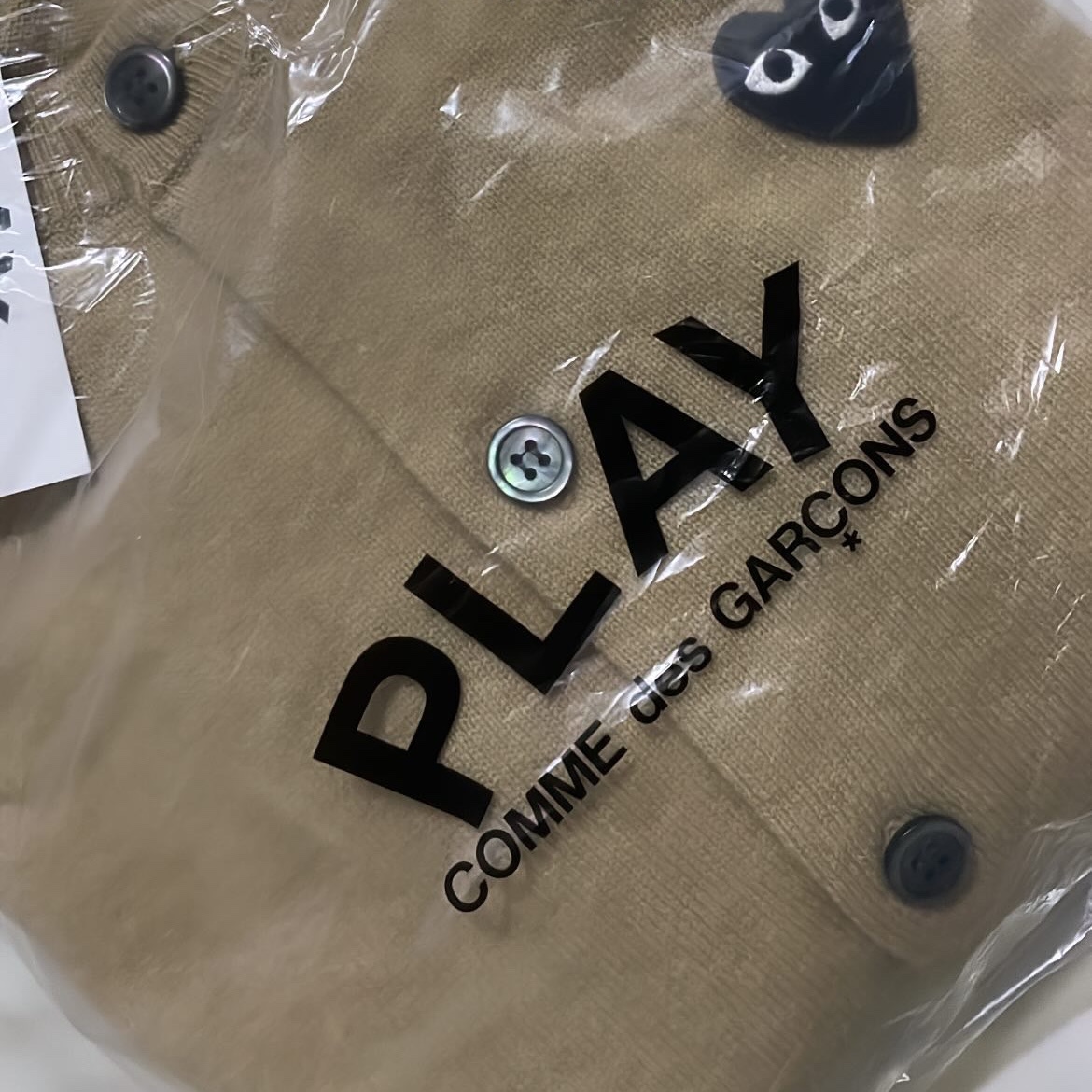 (W) Play Comme des Garcons Black Heart Knit Cardigan Beige 착용 스타일