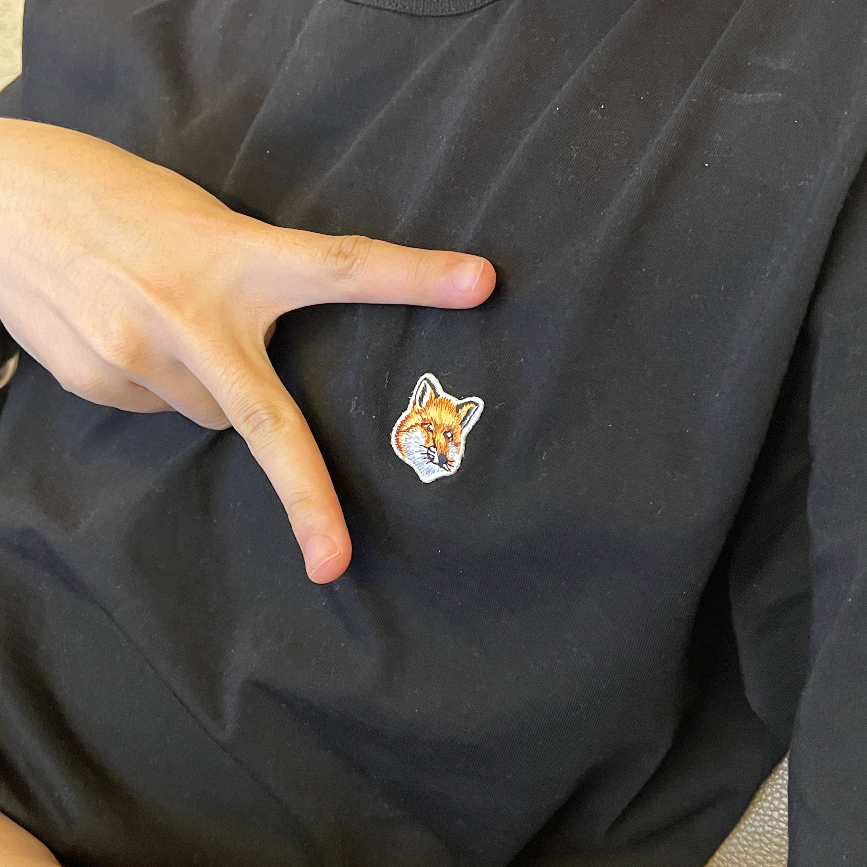 Maison Kitsune Fox Head Patch Classic T-Shirt Black 착용 스타일