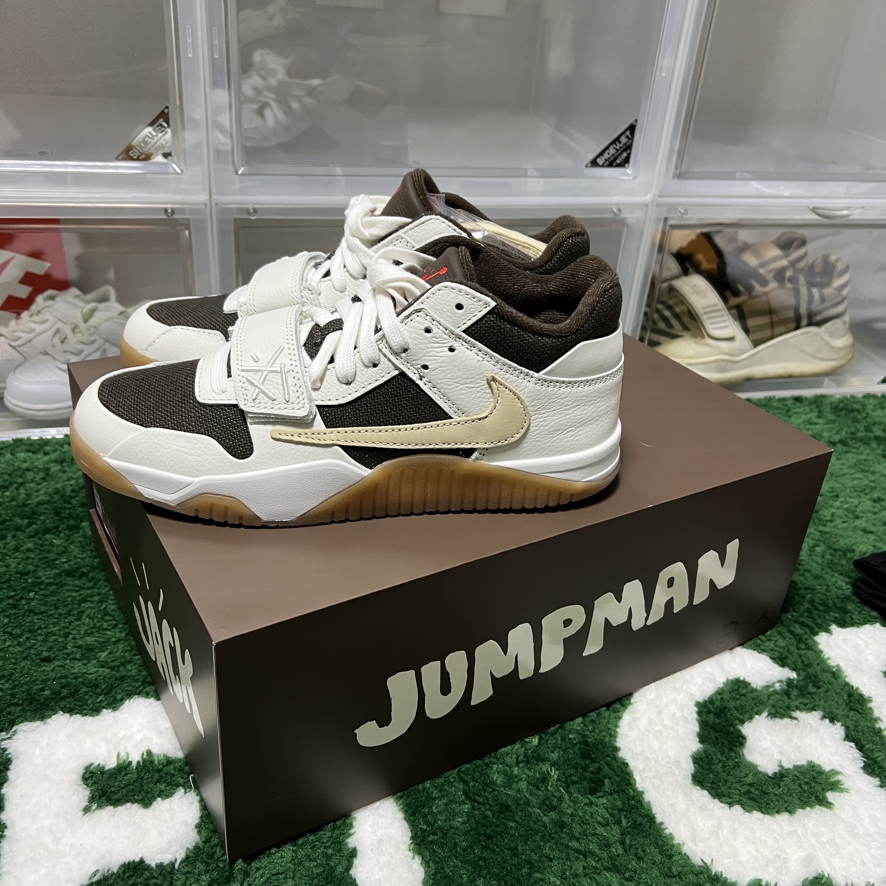 Jordan x Travis Scott Jumpman Jack TR Sail and Dark Mocha 착용 스타일 - 2