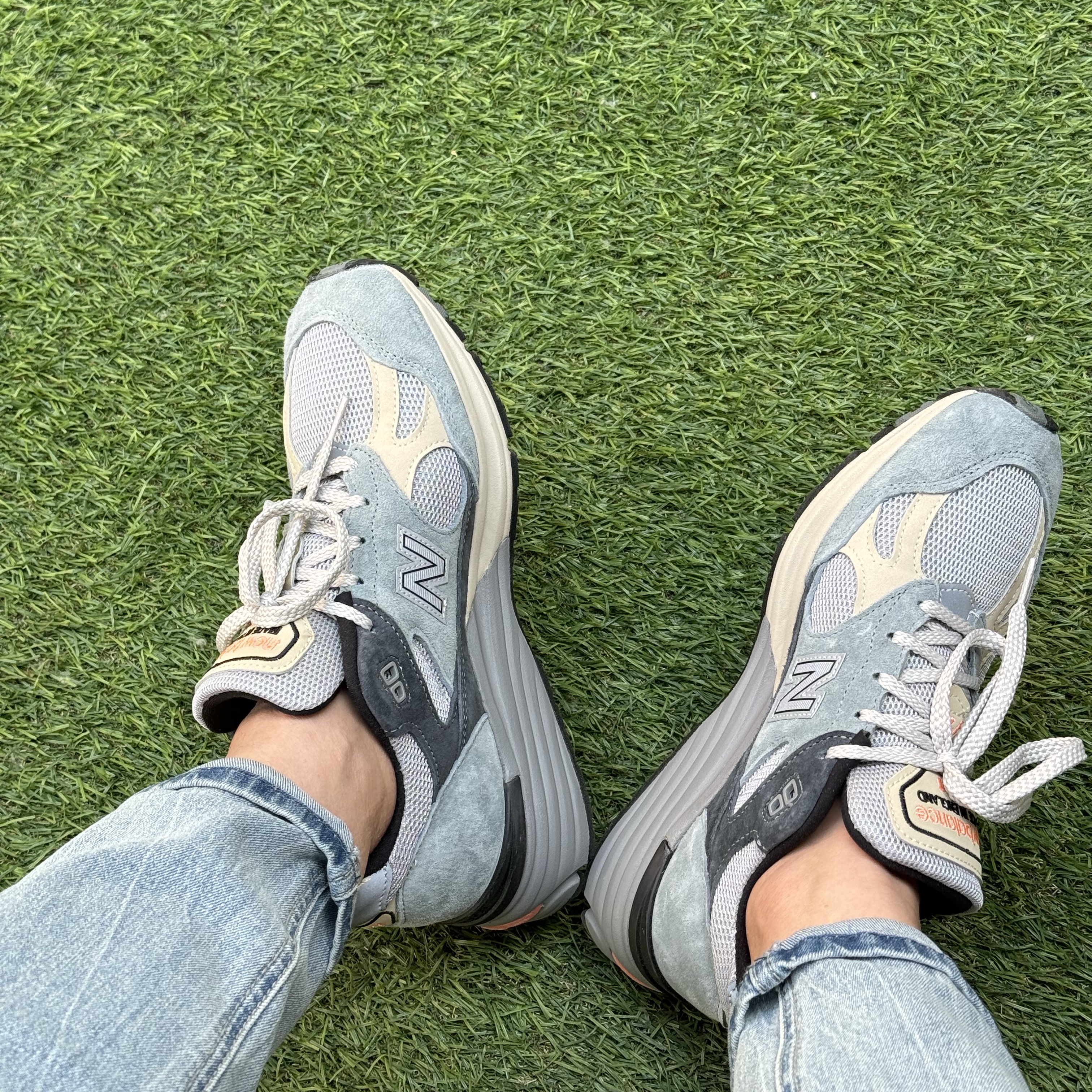 New Balance 991v2 Made in UK Blue Silver 착용 스타일 - 5