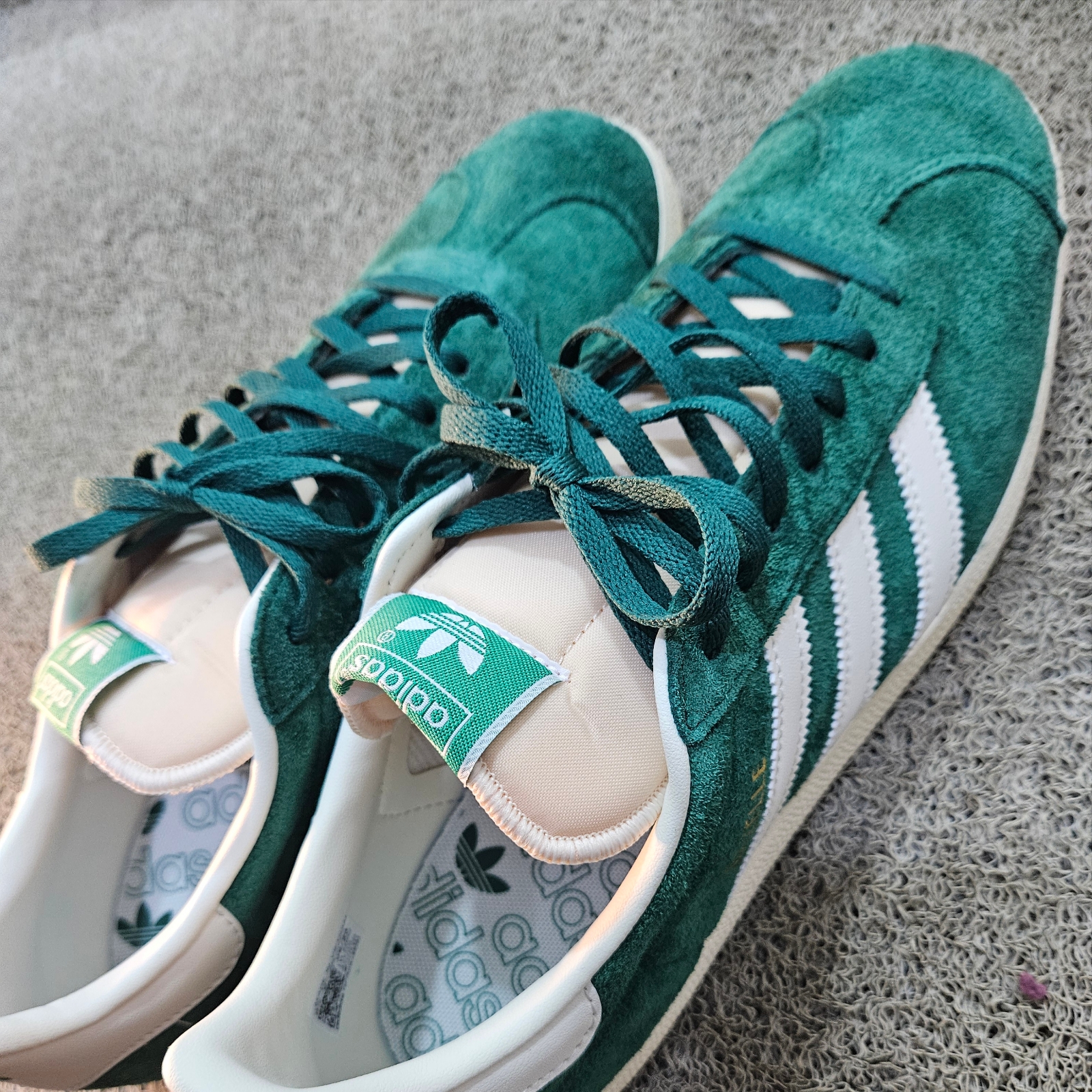 Adidas Superstar Core Black White 착용 스타일