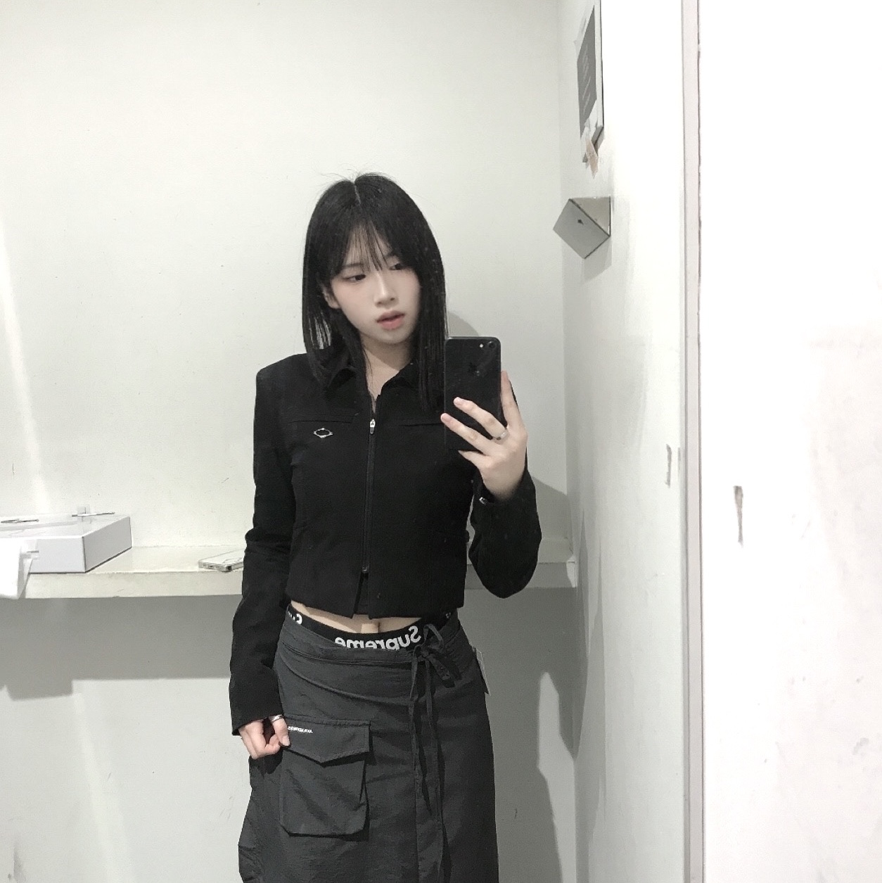Supreme Hanes Boxer Briefs Black (4 Pack), (W) Mischief Uniform Zip Up Jacket Black 착용 스타일