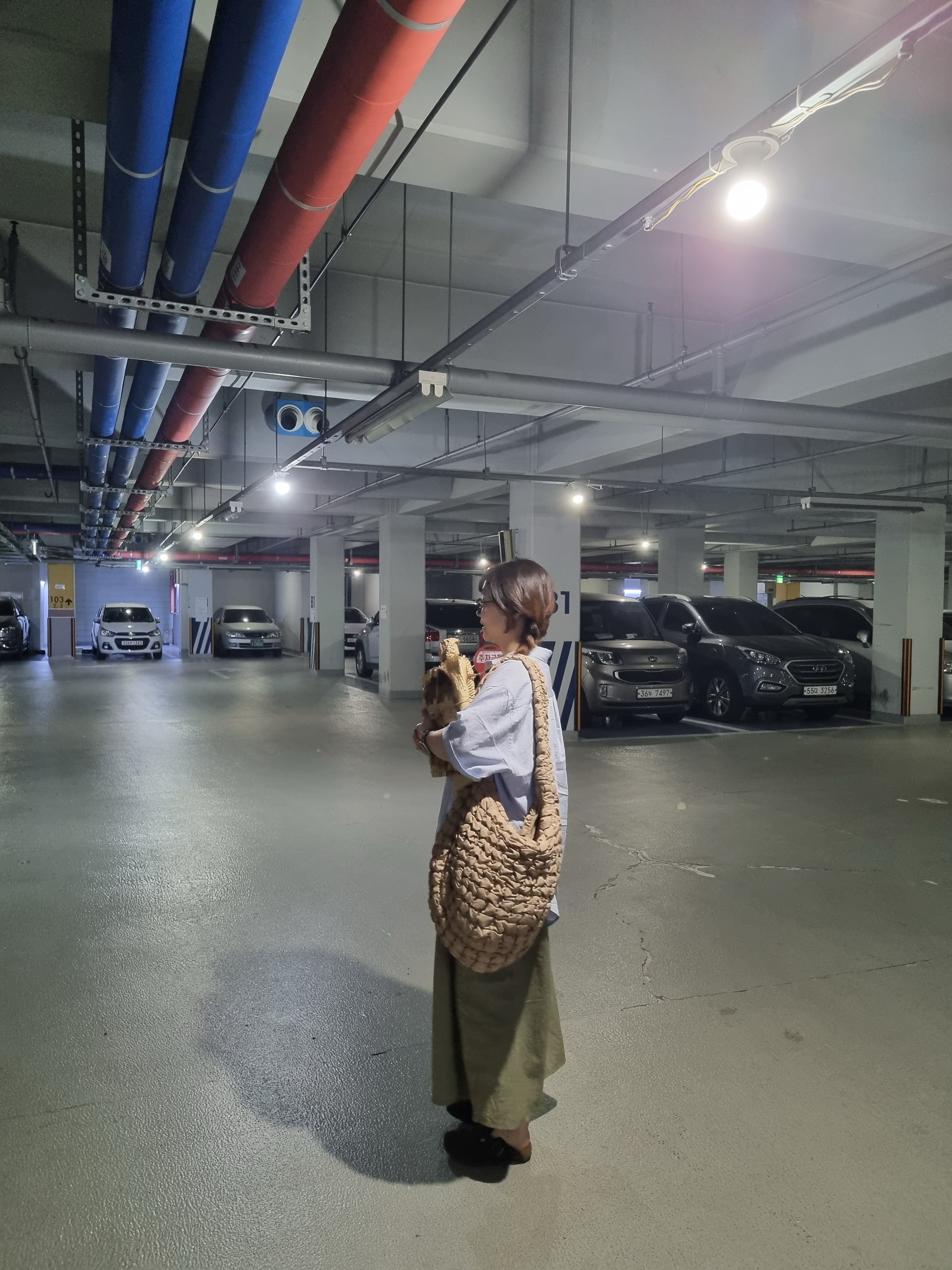 COS Quilted Oversized Shoulder Bag Beige, Birkenstock Boston Soft Footbed Mocha - Regular 착용 스타일