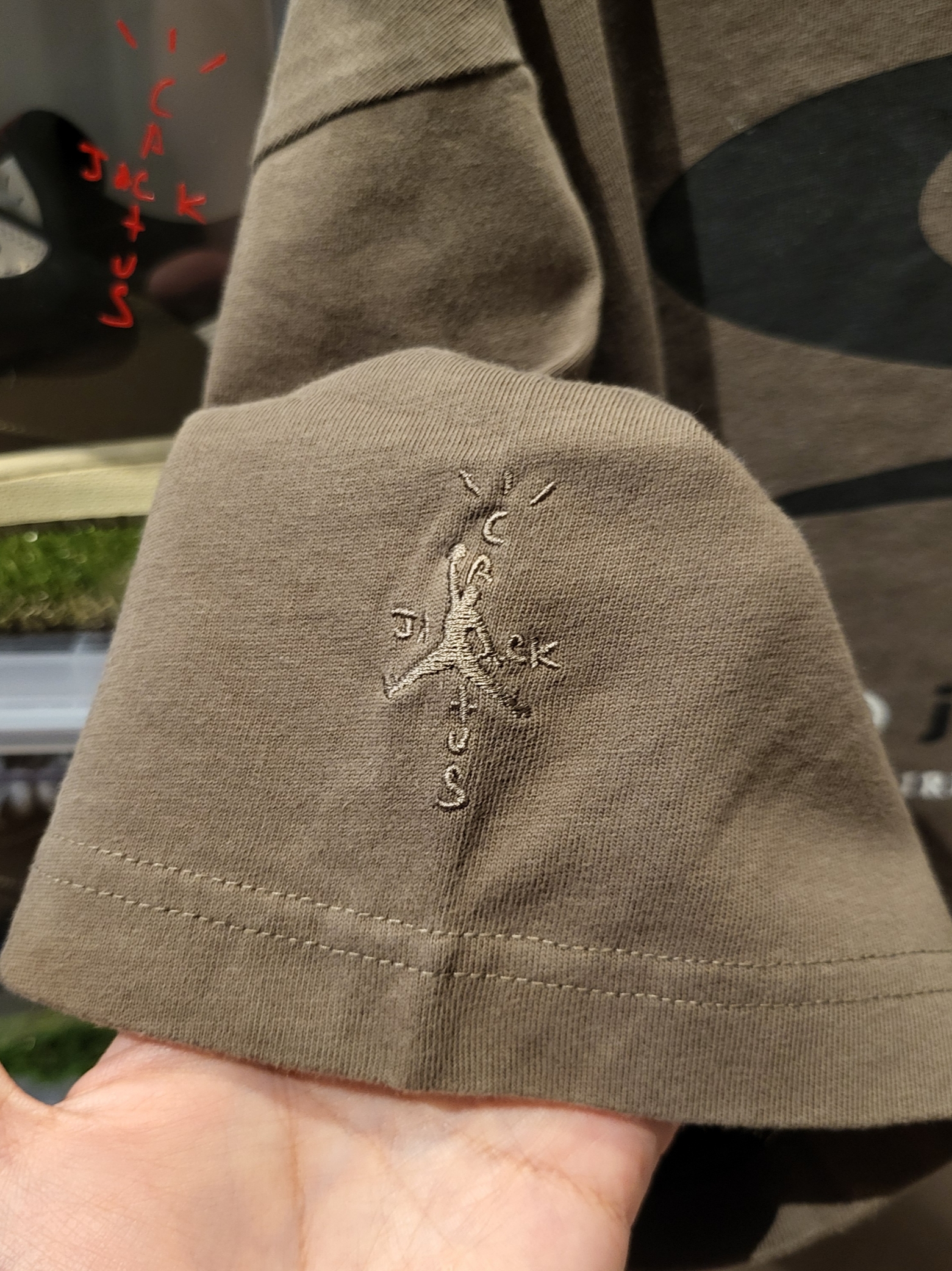 Jordan x Travis Scott T-Shirts Palomino (DZ5510-274) 착용 스타일 - 3