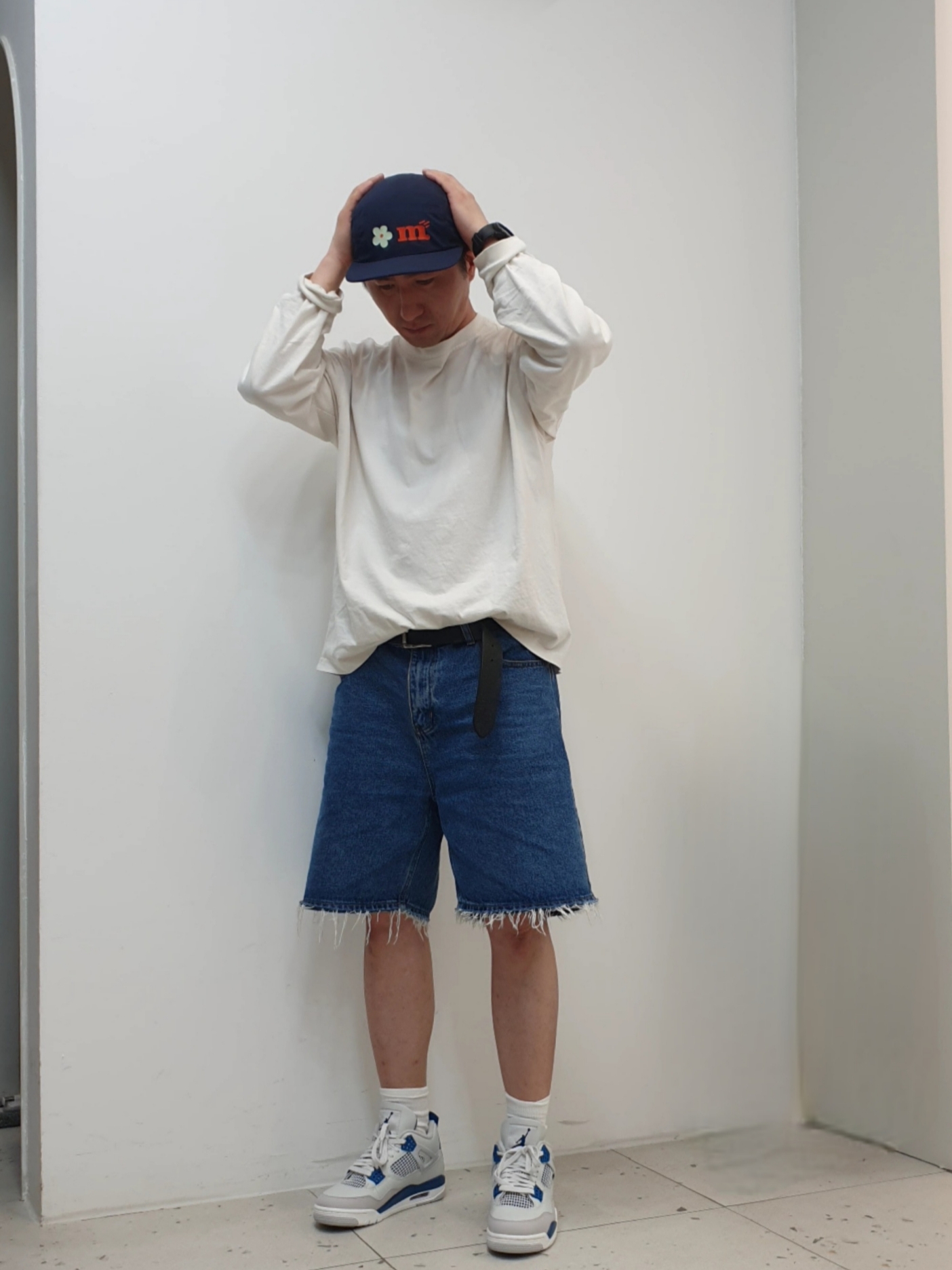 Jordan 4 Retro Industrial Blue 착용 스타일