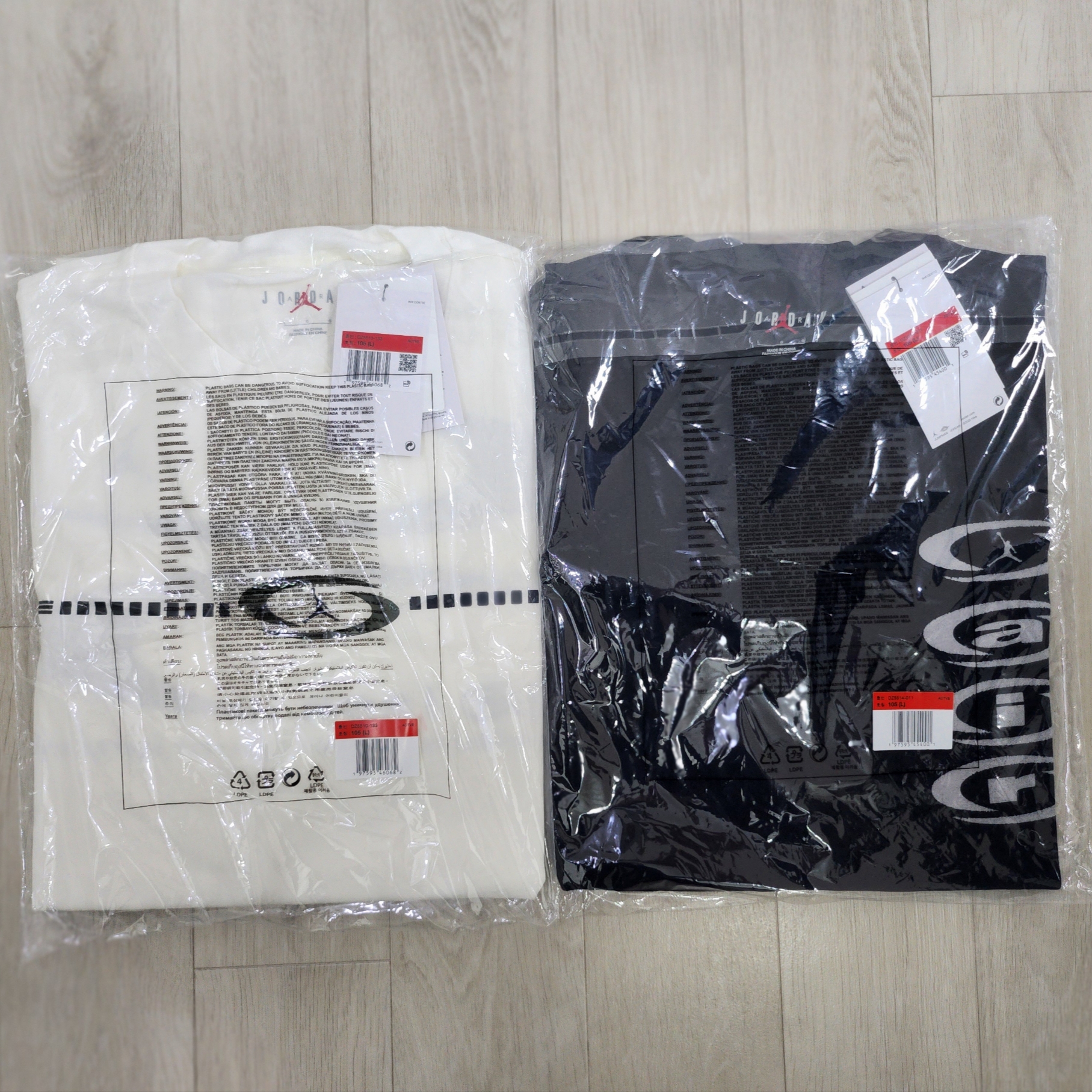 Jordan x Travis Scott T-Shirts Sail (DZ5510-133), Jordan x Travis Scott T-Shirts Black (DZ5514-011) 착용 스타일