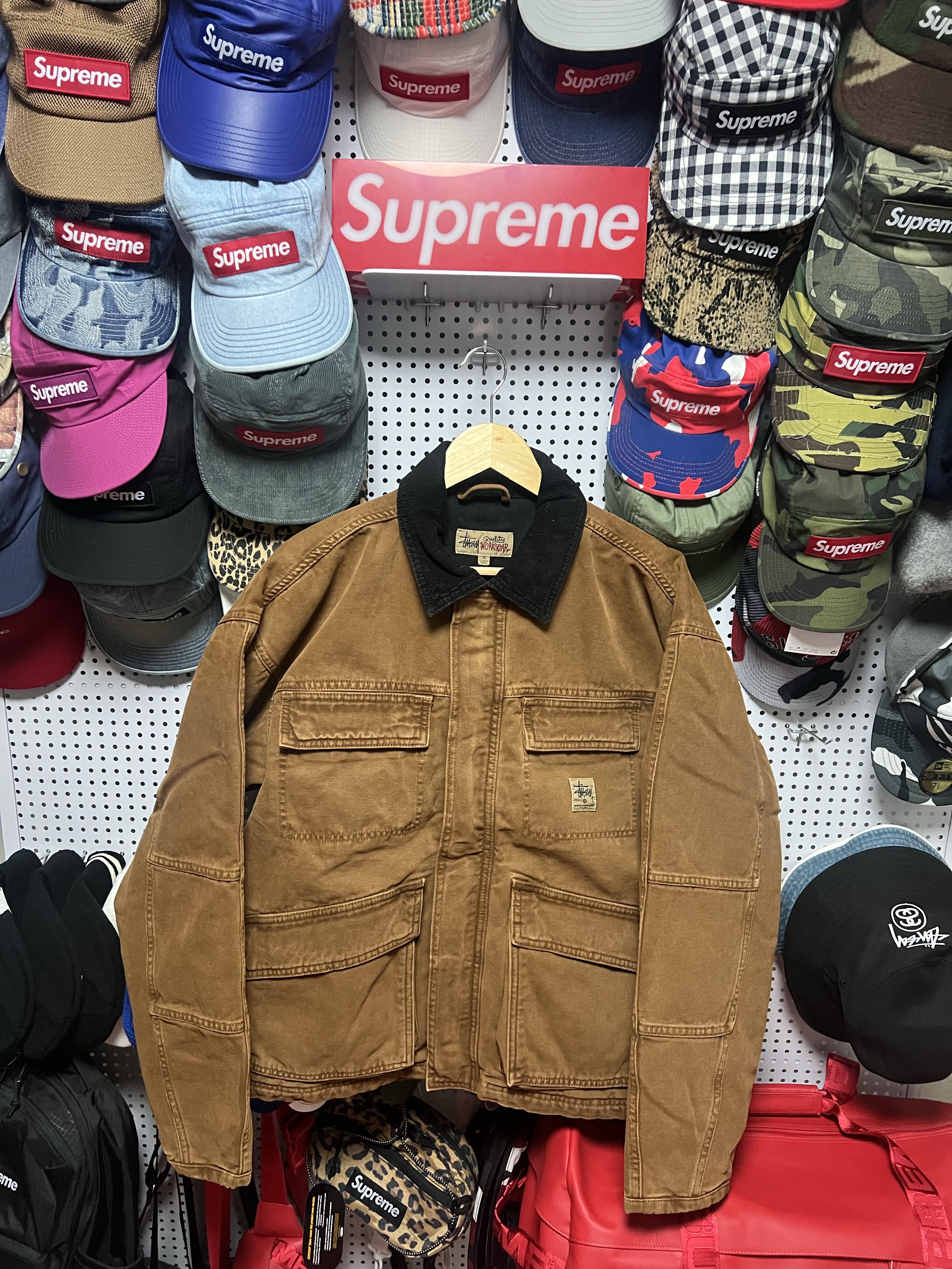 Stussy Washed Canvas Shop Jacket Bronze, Stussy Basic Stussy Pigment Dyed T-Shirt Brown 2024 착용 스타일 - 1