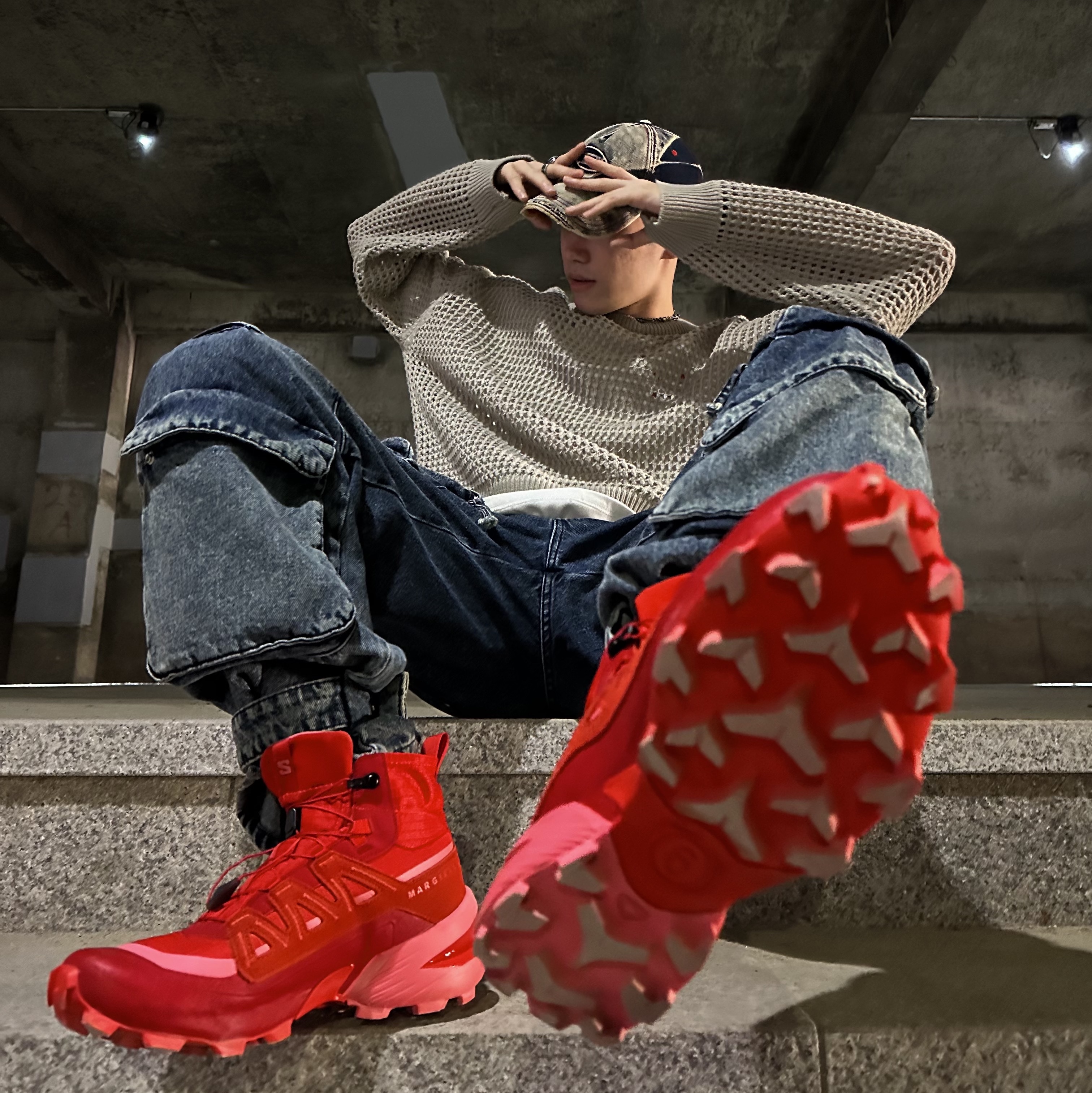 Diesel C-Seymon Treated Denim Baseball Cap Blue White, Salomon x MM6 Maison Margiela Cross High Fiery Red 착용 스타일 - 1
