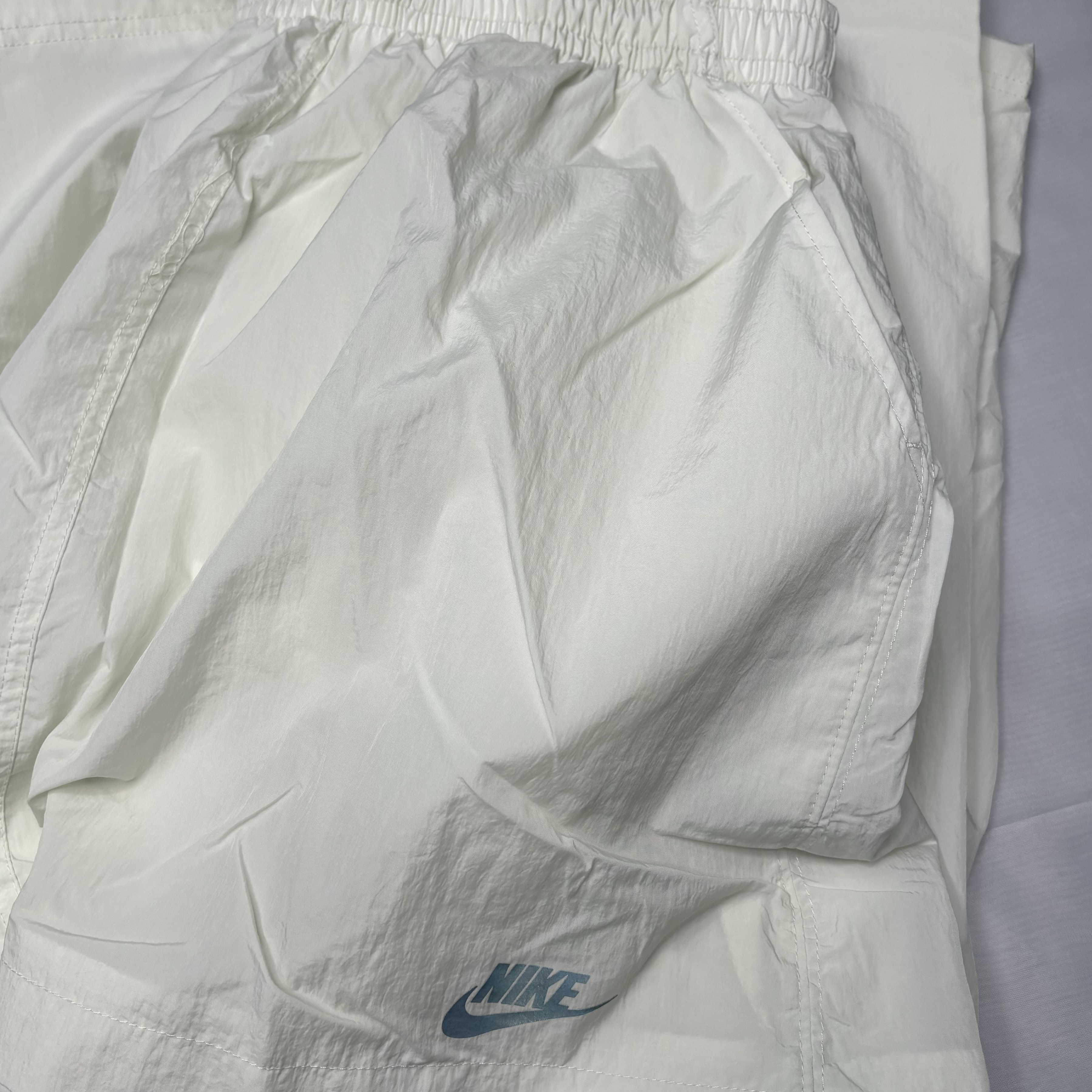 (W) Nike NSW Woven Skirt Sea Glass 착용 스타일