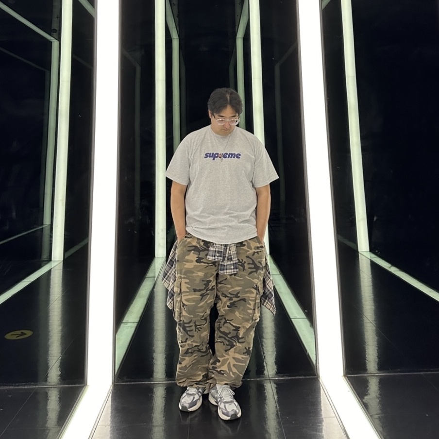 Supreme Pinline T-Shirt Ash Grey - 24SS, Nike V2K Run Pure Platinum Wolf Grey 착용 스타일 - 1