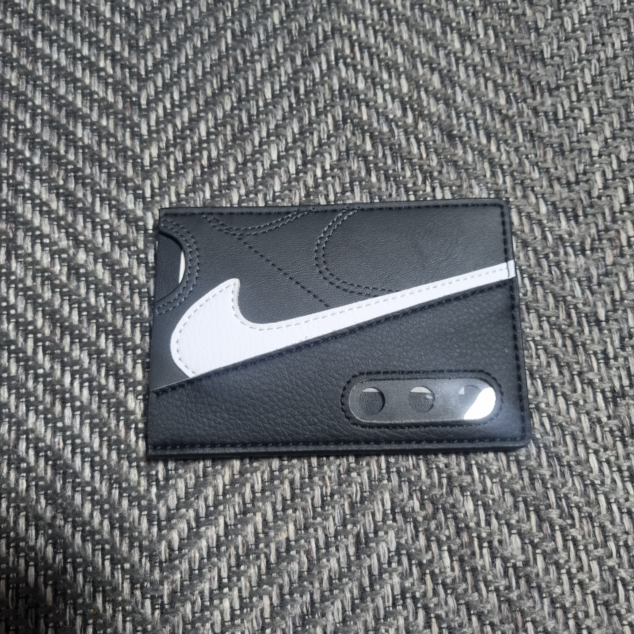 Nike Icon Air Max 90 Card Wallet Neutral Grey, Nike Icon Air Max 90 Card Wallet Black 착용 스타일 - 3