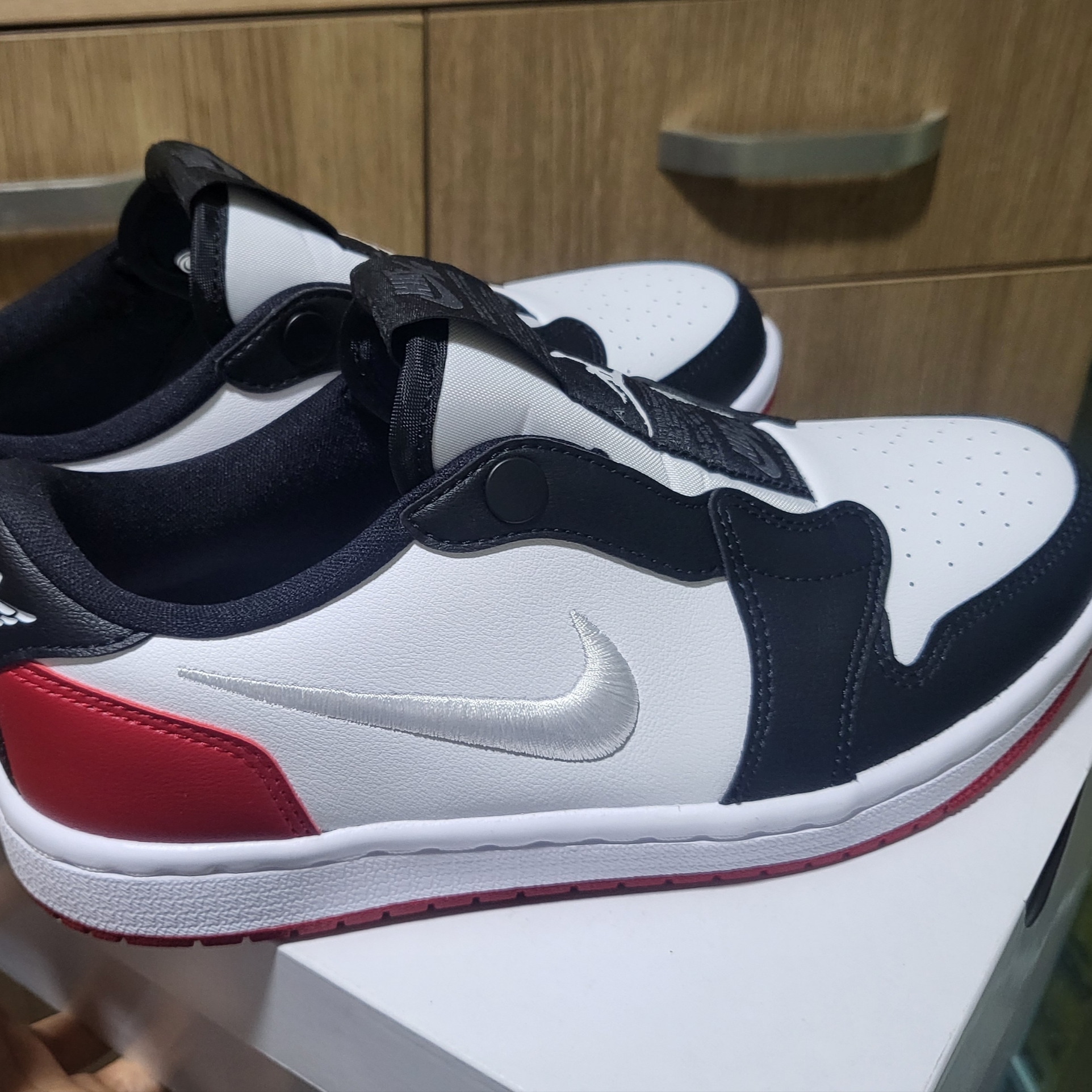 (W) Jordan 1 Retro Low Slip Black Toe 착용 스타일 - 1