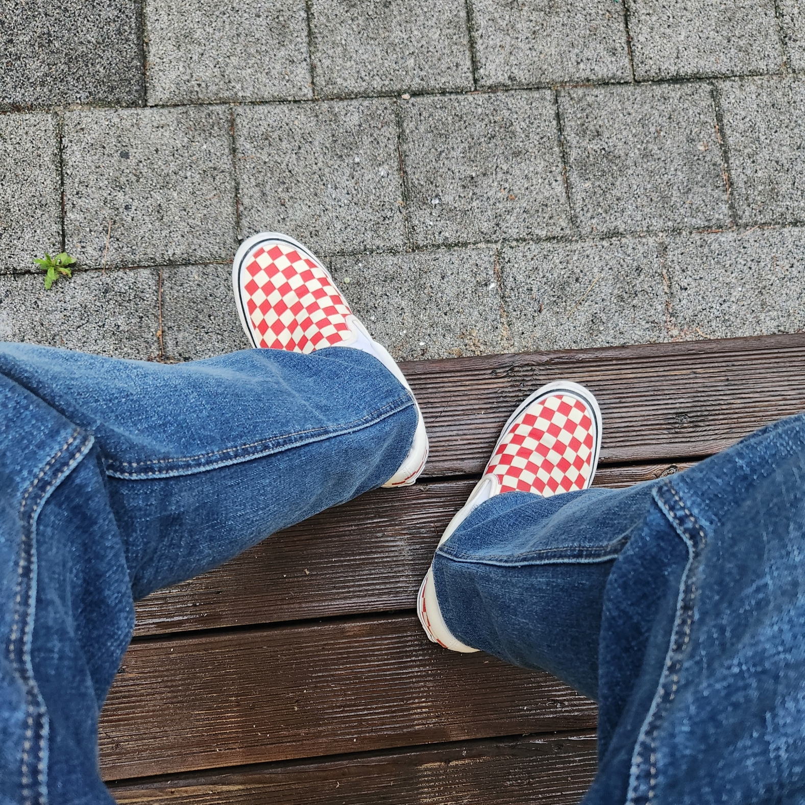 Vans Vault OG Classic Slip-On LX Checkerboard Racing Red 착용 스타일 - 1