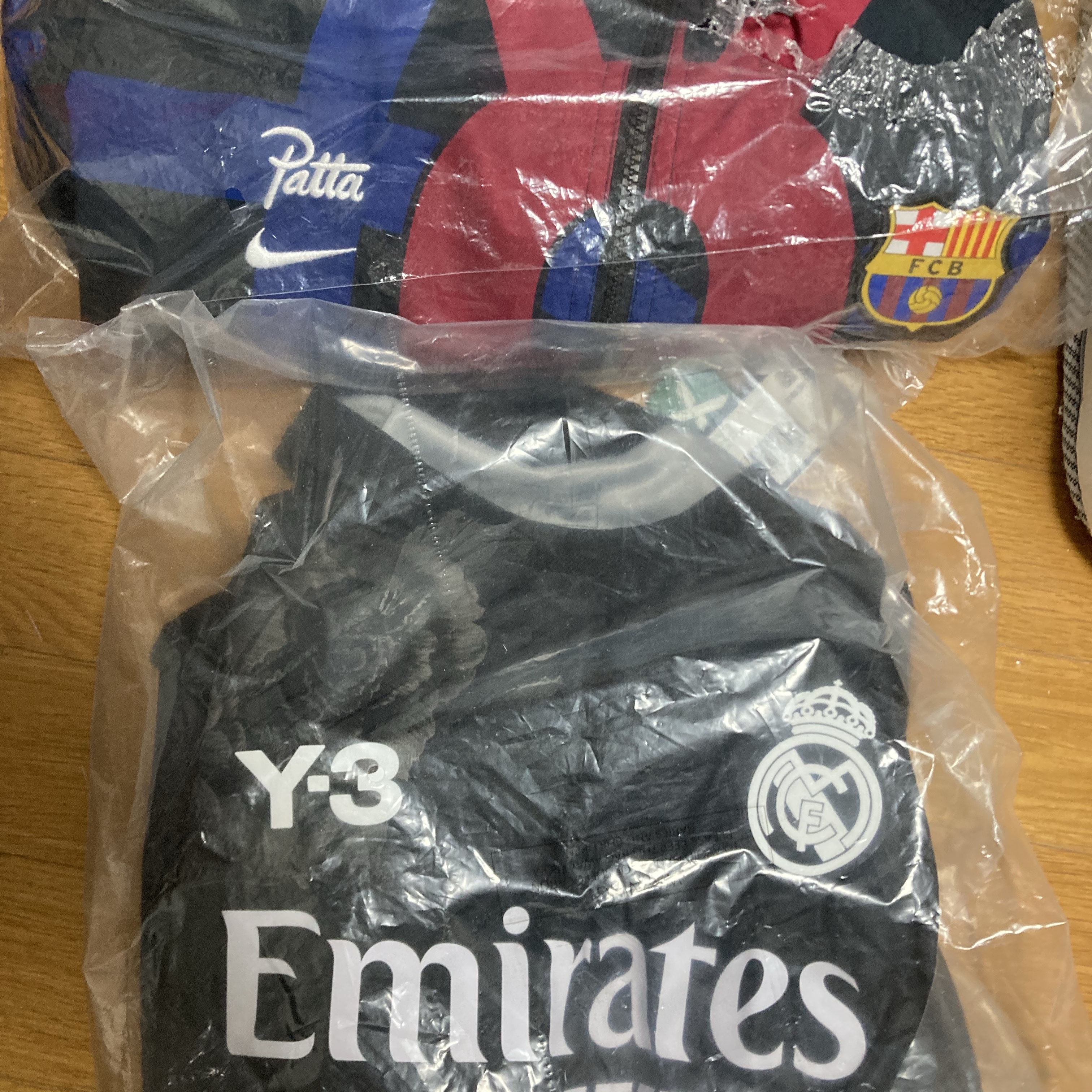 Nike x Patta x FC Barcelona Air Max Plus Culers del Món, Nike x Patta x FC Barcelona Academy Pro Dri-Fit Short Sleeve Soccer Top Culers del Món (FD2372-011) 착용 스타일 - 9