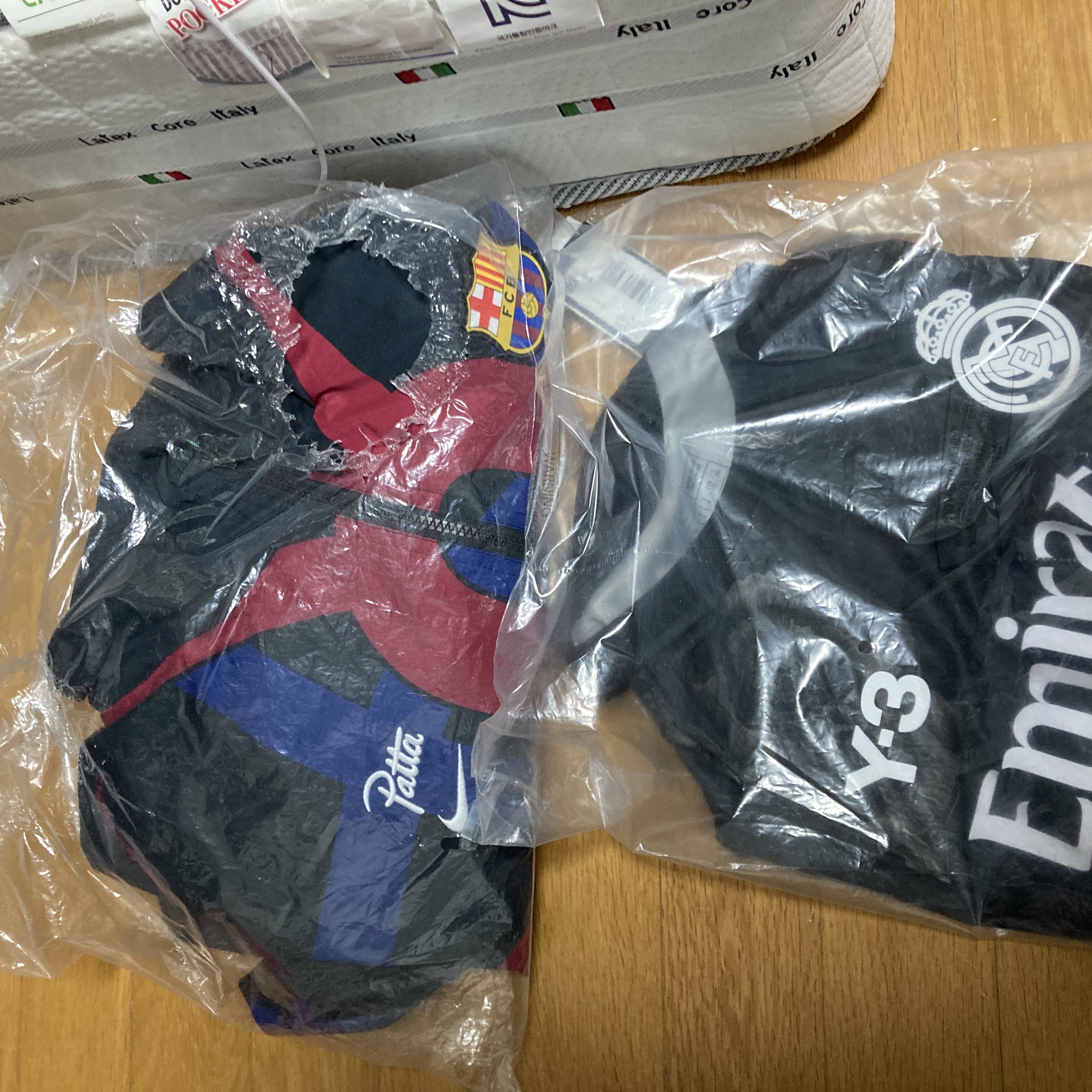 Nike x Patta x FC Barcelona Air Max Plus Culers del Món, Nike x Patta x FC Barcelona Academy Pro Dri-Fit Short Sleeve Soccer Top Culers del Món (FD2372-011) 착용 스타일 - 10