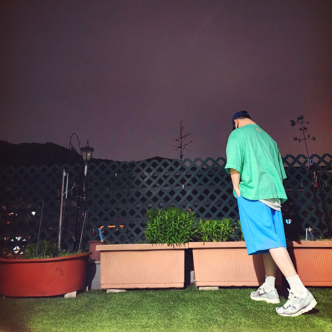 Stussy Basic Stock Low Pro Cap Navy, Nike Zoom Vomero 5 Photon Dust Gridiron 착용 스타일 - 2