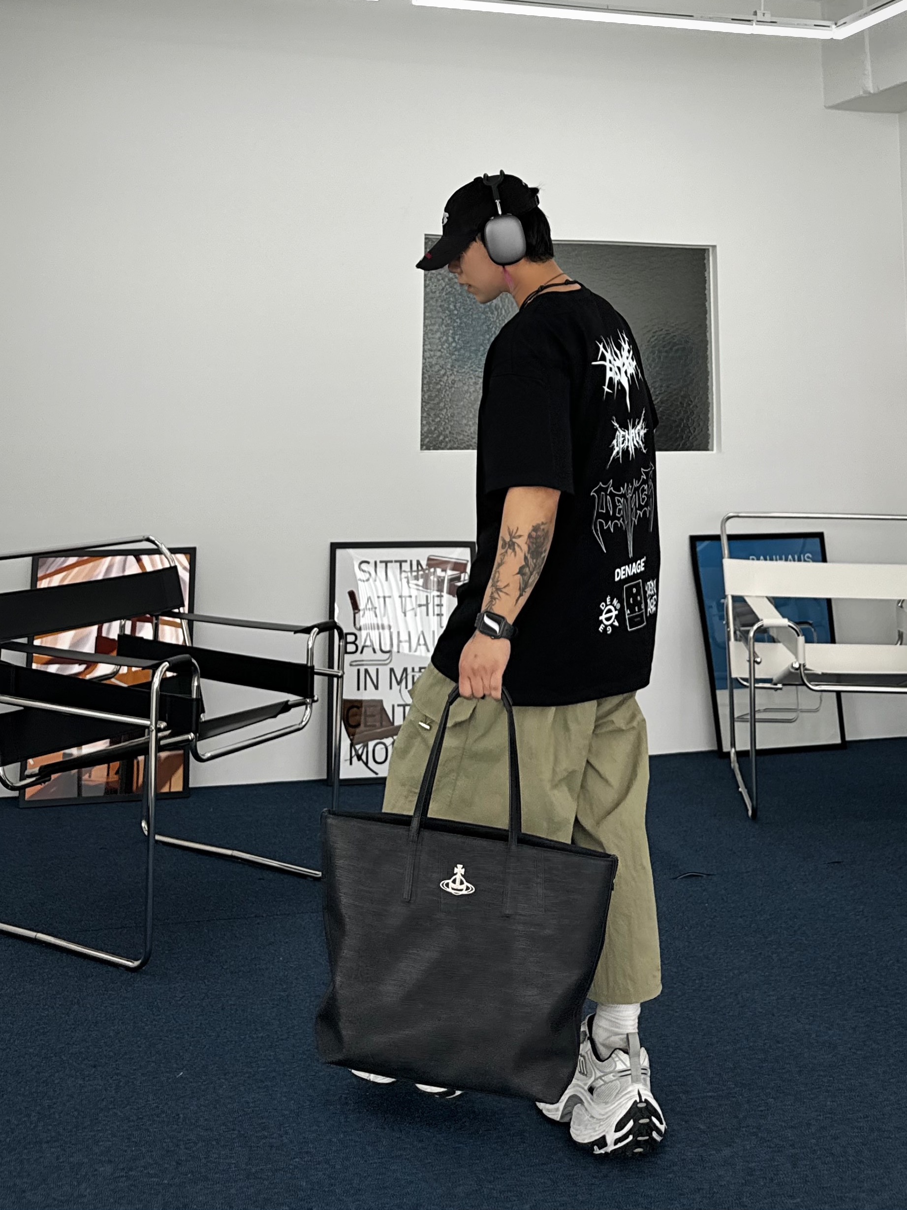 Balenciaga 10XL Sneakers White Grey Silver Black, Apple AirPods Max Lightning Space Gray (Korean Ver.) 착용 스타일 - 3