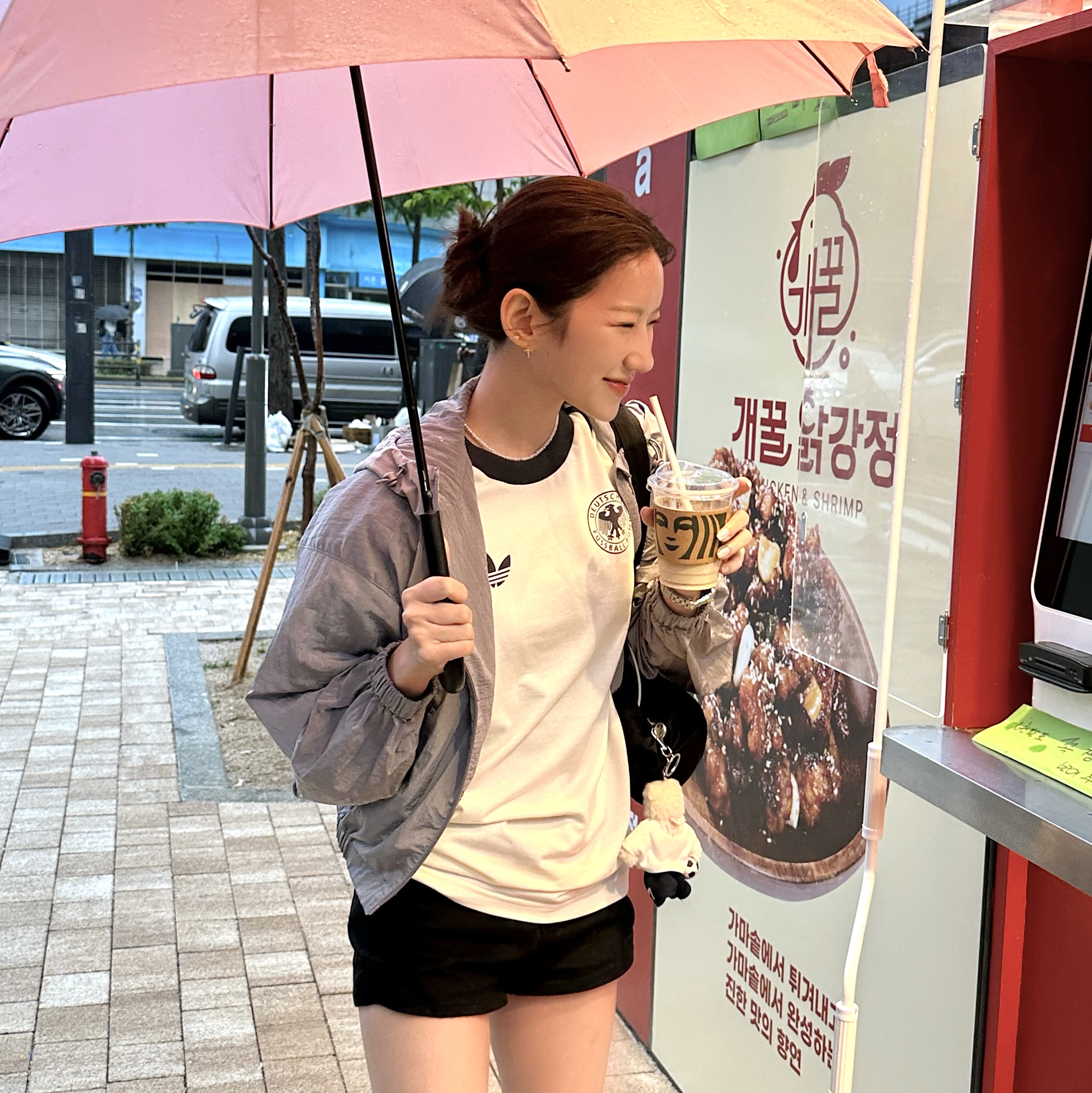 아디다스 독일 아디컬러 클래식 삼선 티셔츠 오프 화이트 - KR 사이즈, [예약 배송] 엔오에스세븐 모남희 쏜희 키링 크림 착용 스타일 - 2