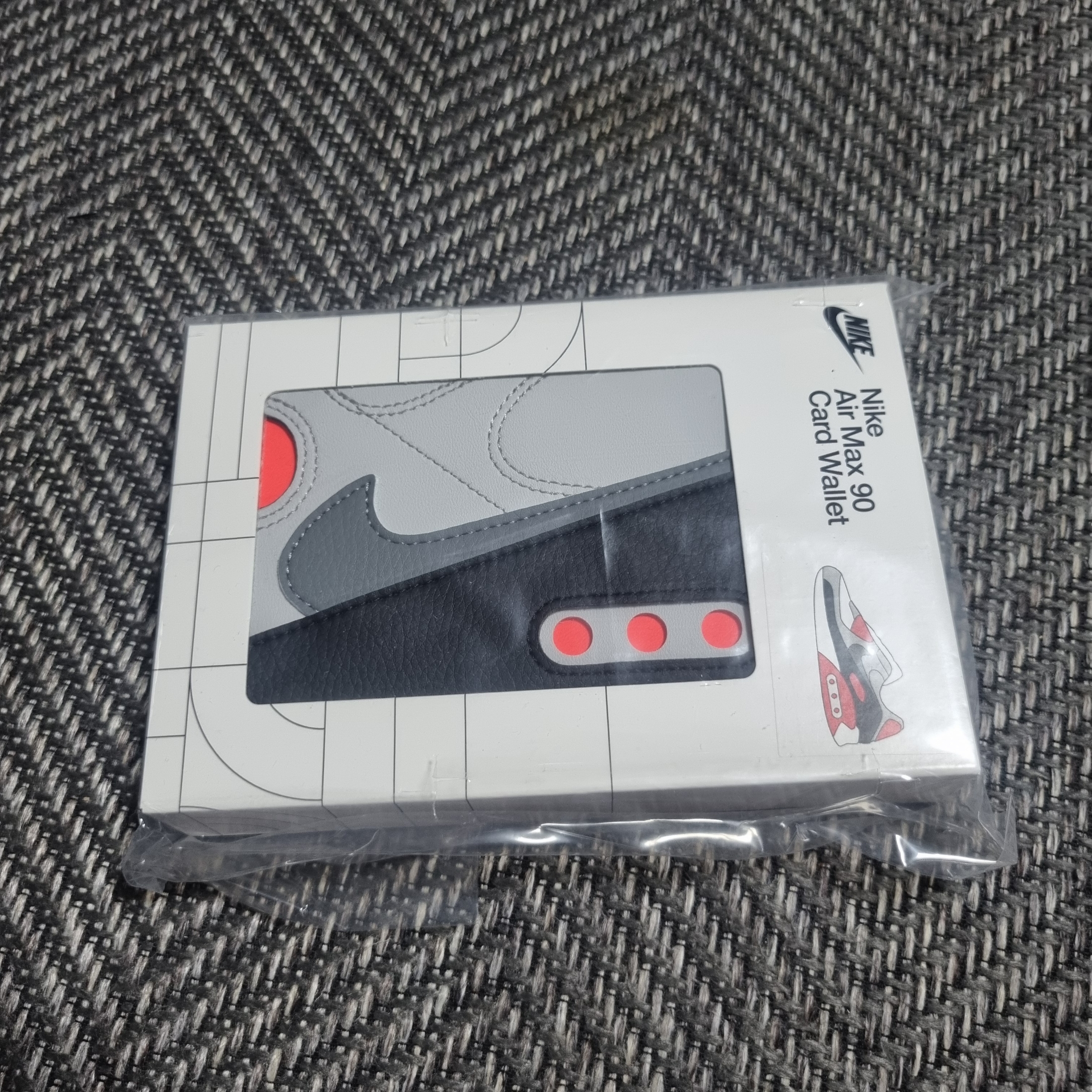 Nike Icon Air Max 90 Card Wallet Neutral Grey, Nike Icon Air Max 90 Card Wallet Black 착용 스타일 - 1