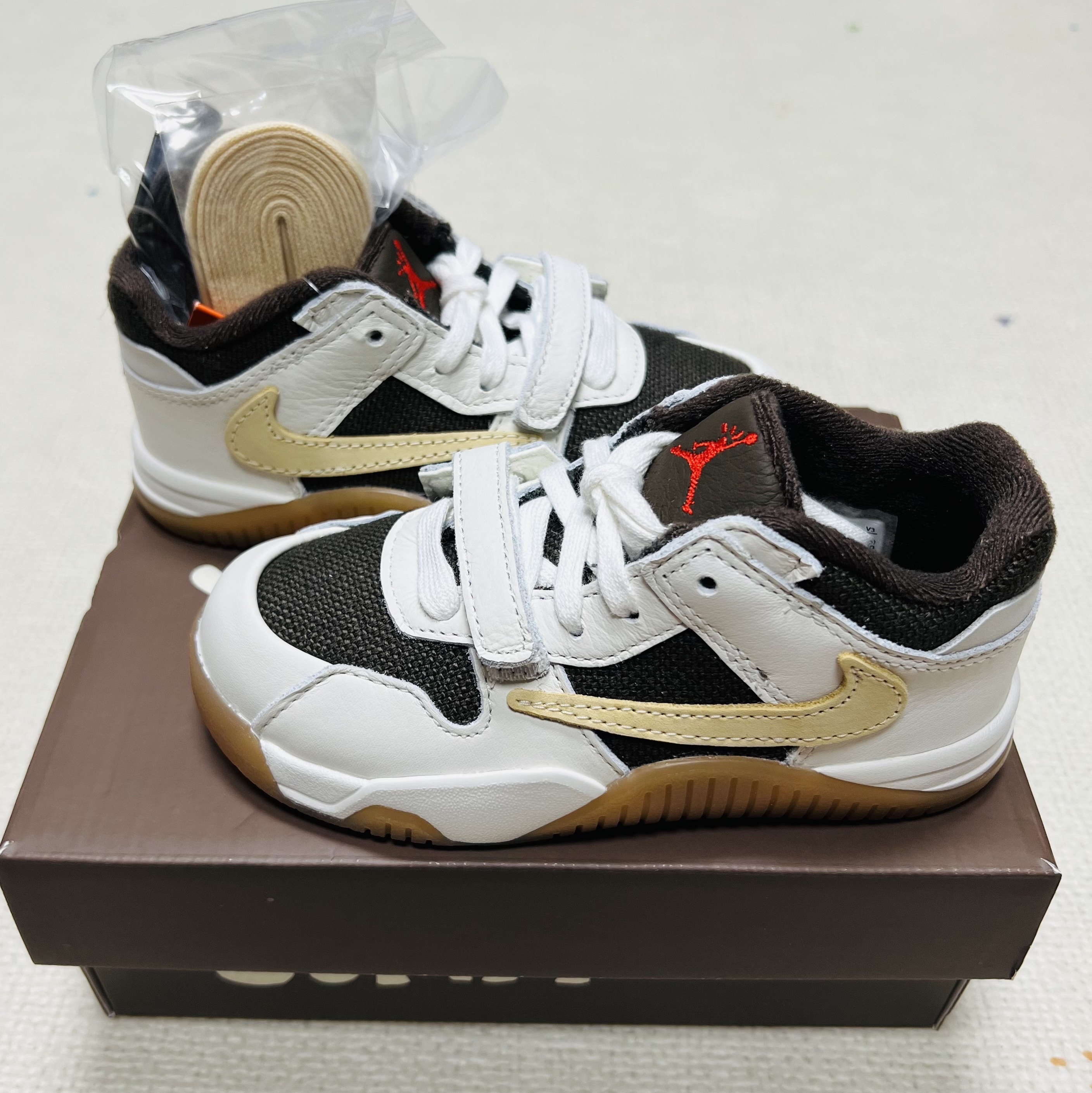 (TD) Jordan x Travis Scott Jumpman Jack TR Sail and Dark Mocha 착용 스타일 - 4