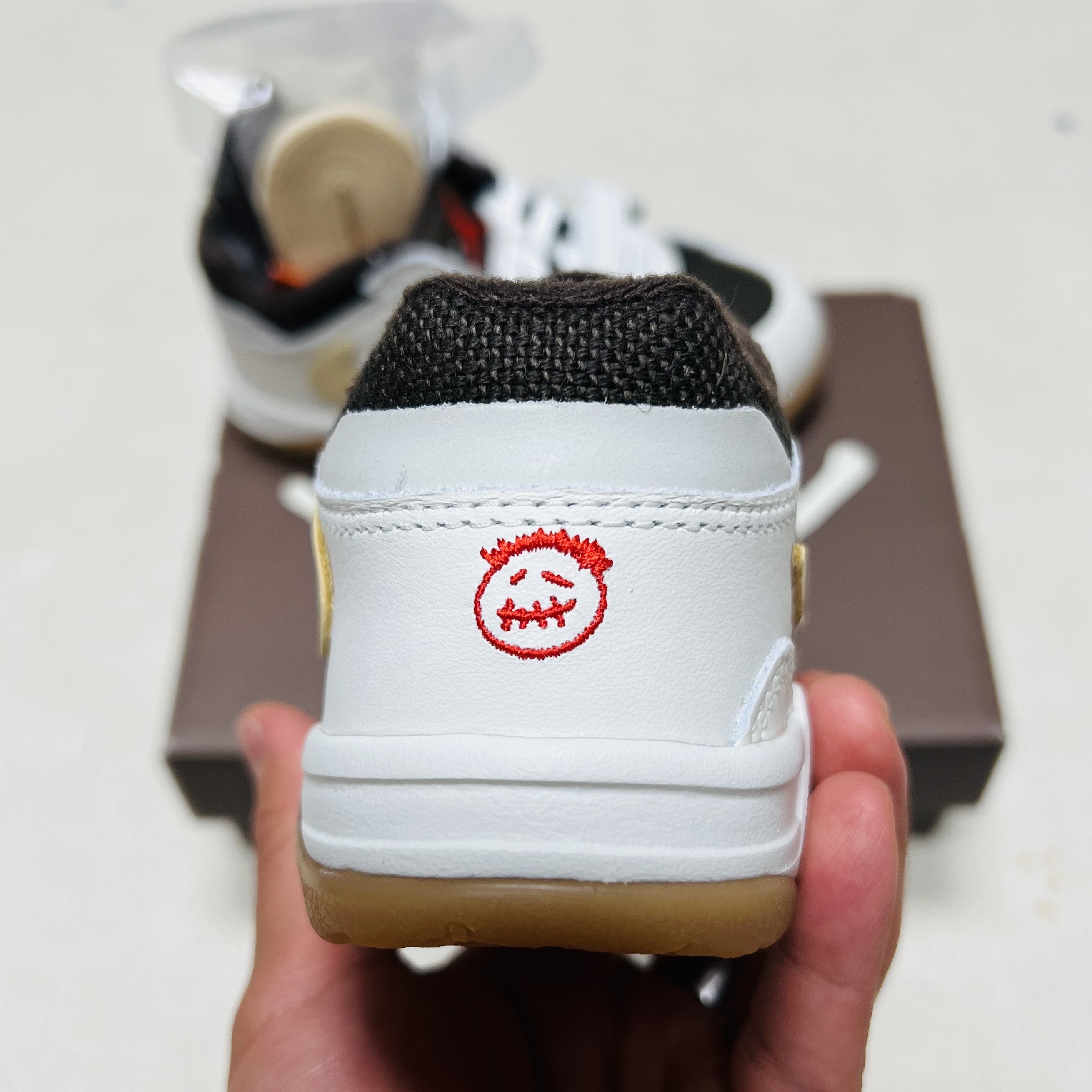 (TD) Jordan x Travis Scott Jumpman Jack TR Sail and Dark Mocha 착용 스타일 - 5