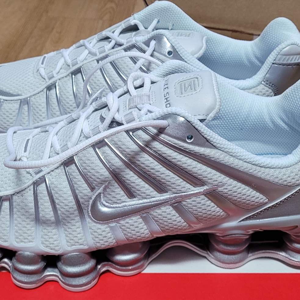 (W) Nike Shox TL Metallic Silver 착용 스타일 - 1