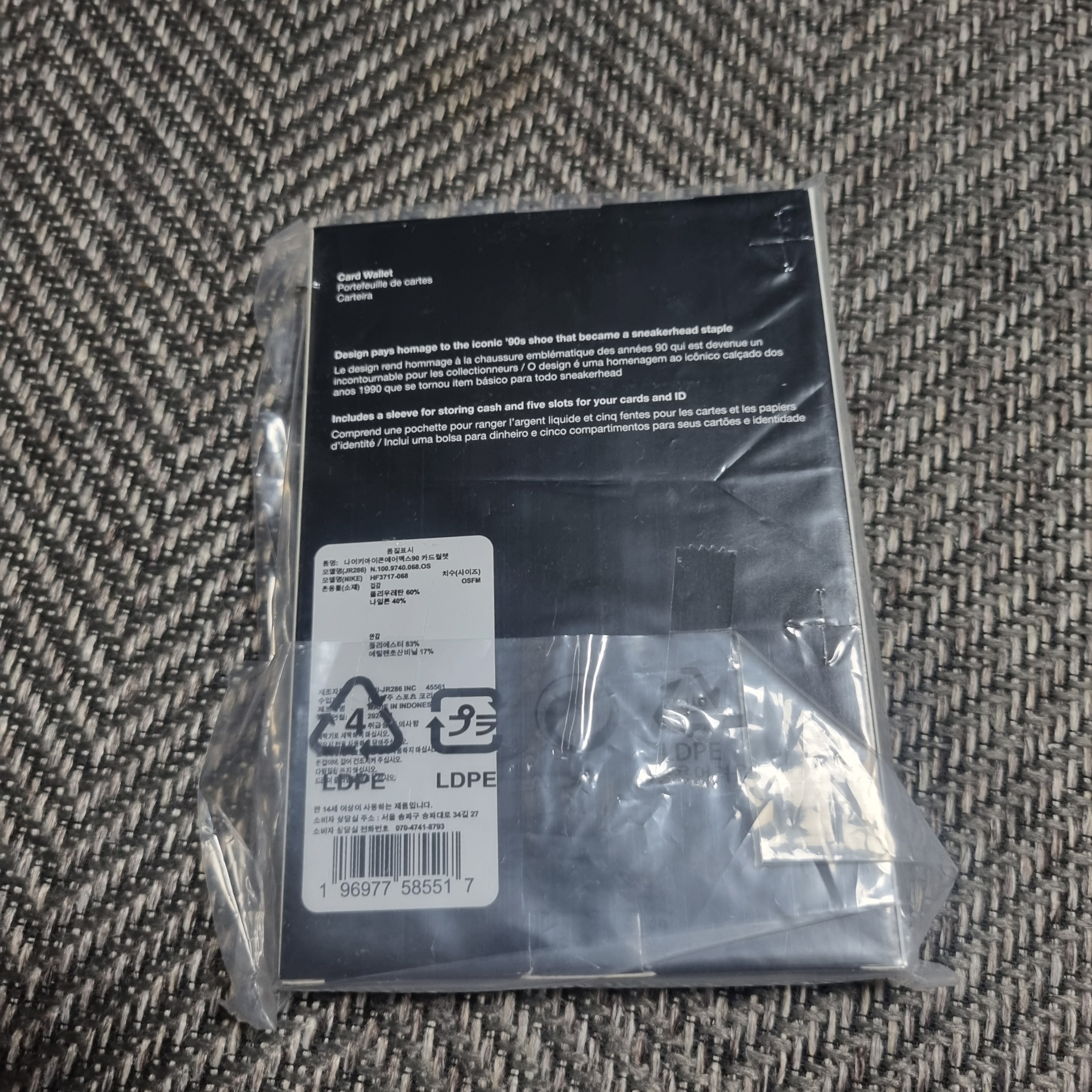 Nike Icon Air Max 90 Card Wallet Neutral Grey, Nike Icon Air Max 90 Card Wallet Black 착용 스타일 - 2