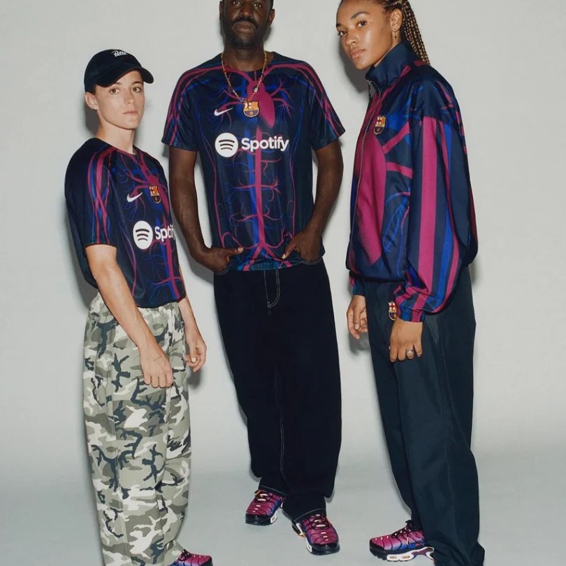 Nike x Patta x FC Barcelona Air Max Plus Culers del Món, Nike x Patta x FC Barcelona Academy Pro Dri-Fit Short Sleeve Soccer Top Culers del Món (FD2372-011) 착용 스타일 - 2