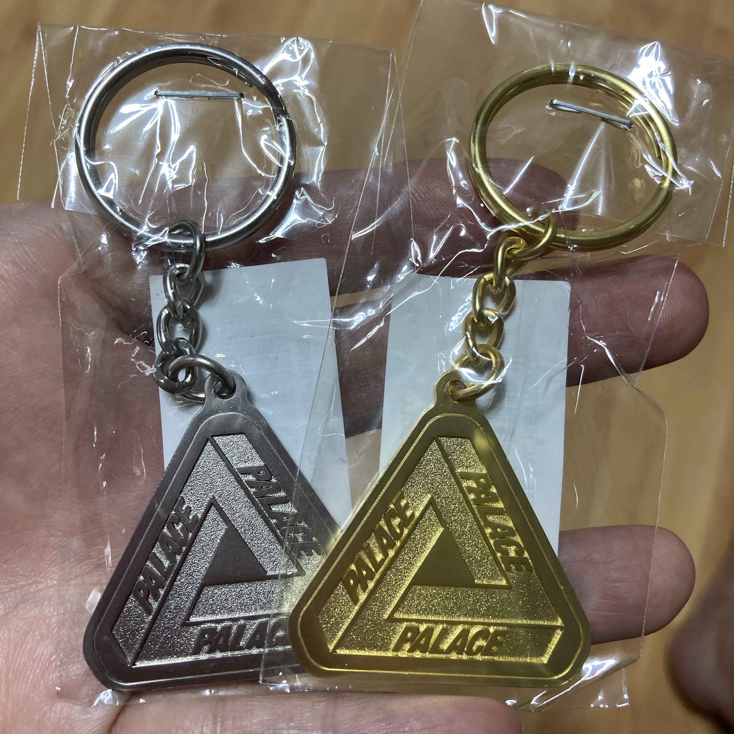 Palace Tri-Ferg Metal Keyring Gold - 20SS, Palace Tri-Ferg Metal Keyring Silver - 20SS 착용 스타일
