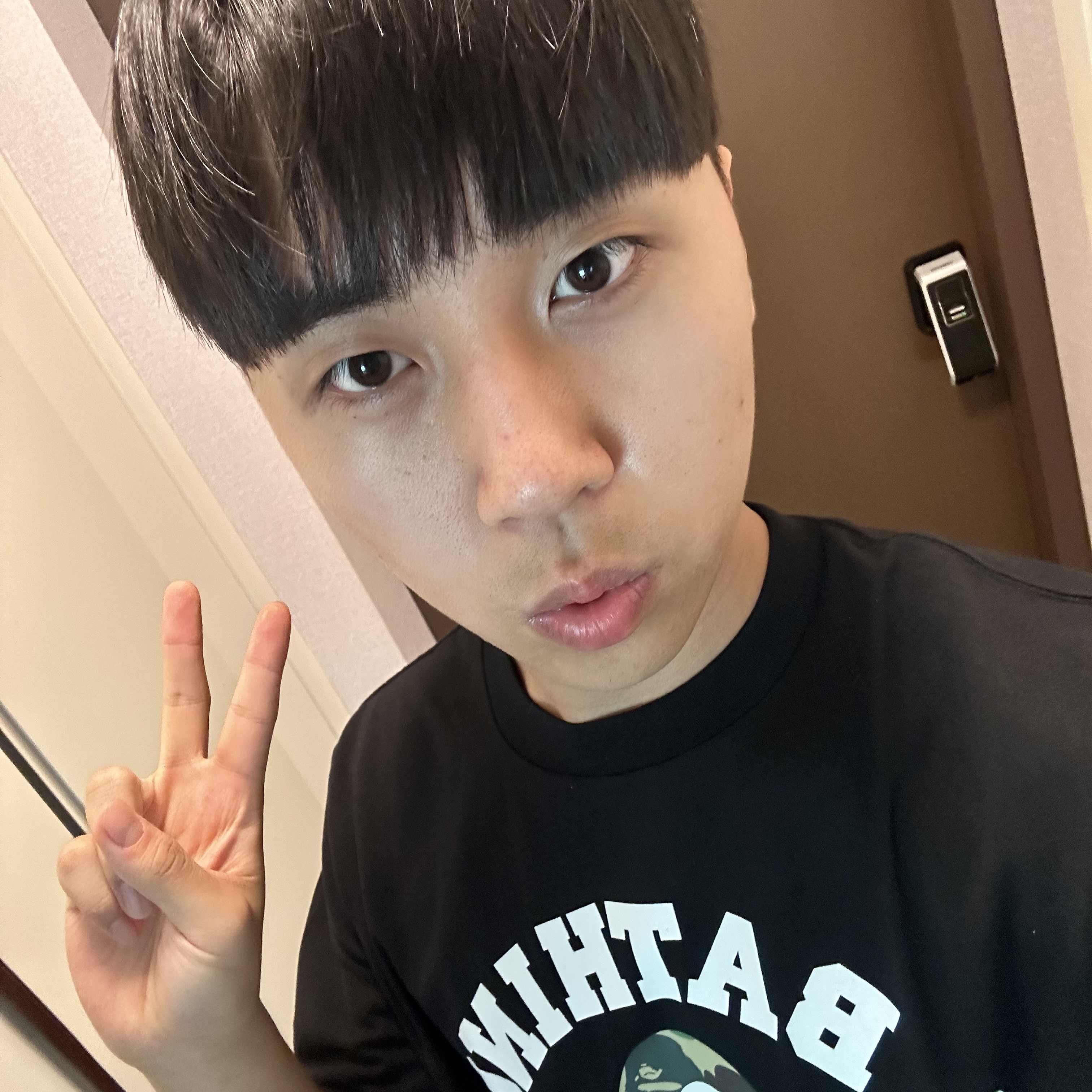 BAPE ABC Camo College T-Shirt Black Green, Adidas x BAPE Superstar 80s Core Black Off White 착용 스타일 - 2