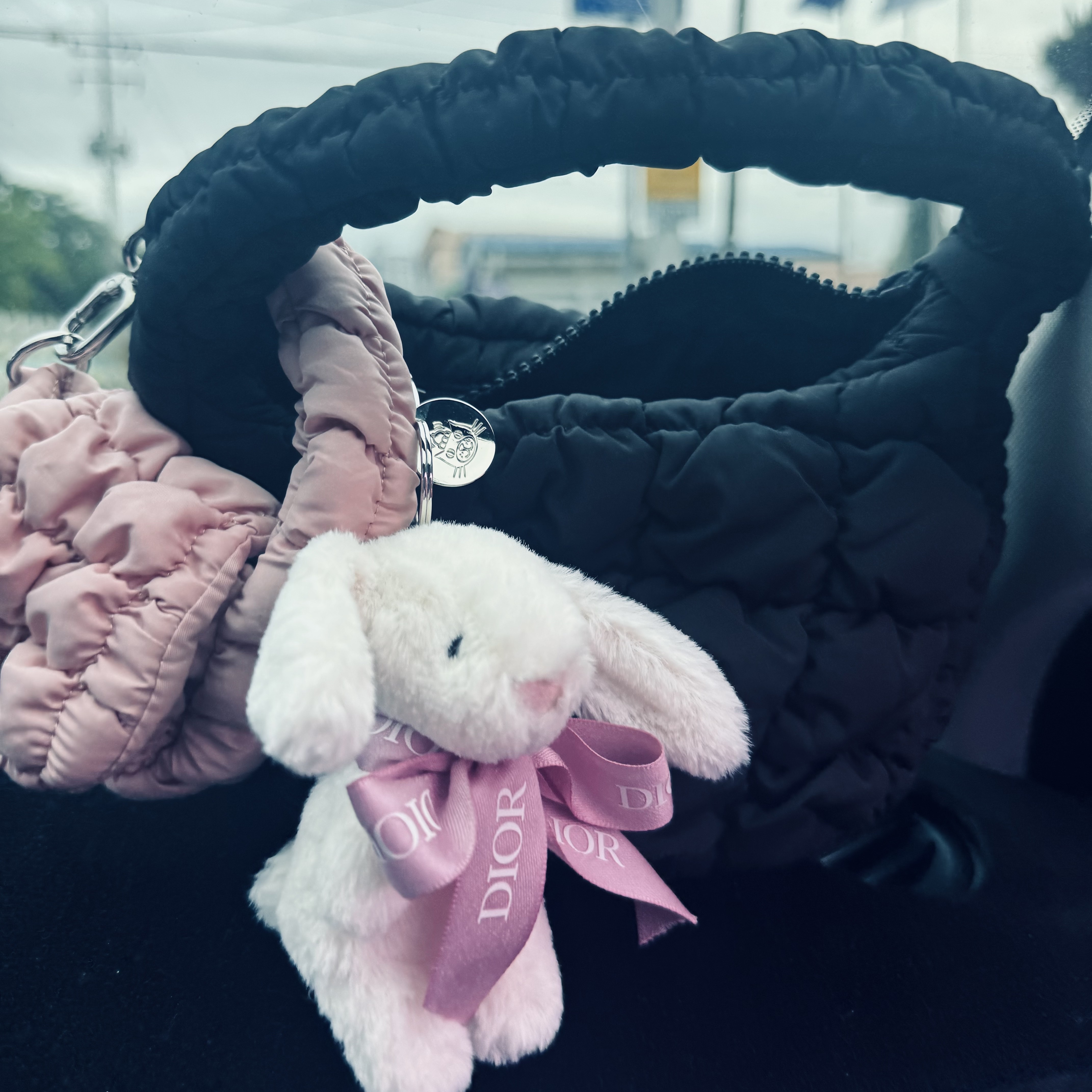 COS Quilted Nano Bag Pink 착용 스타일