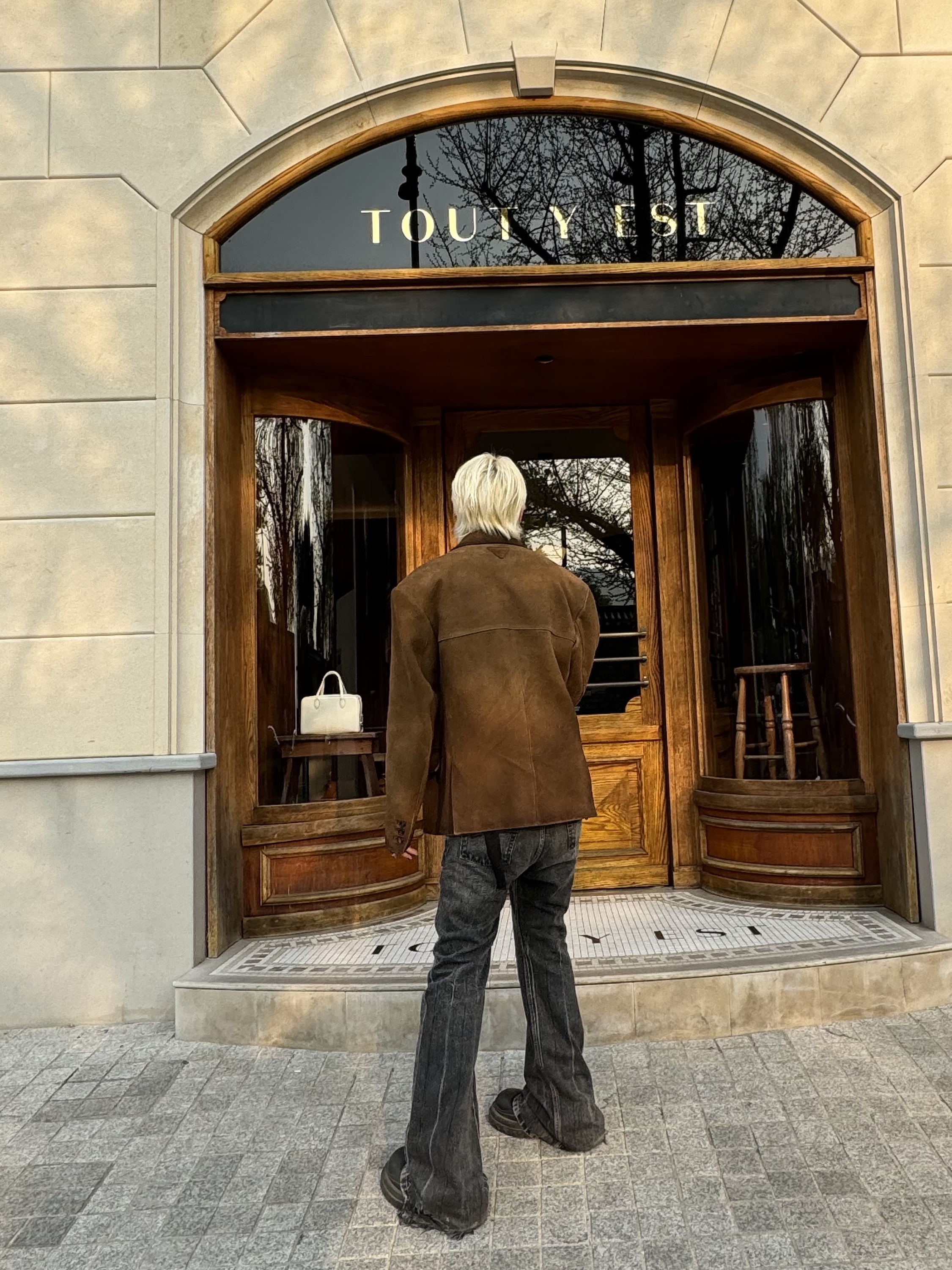 (W) Prada Suede Jacket Oak, Balenciaga Denim Flared Pants Black 착용 스타일 - 3