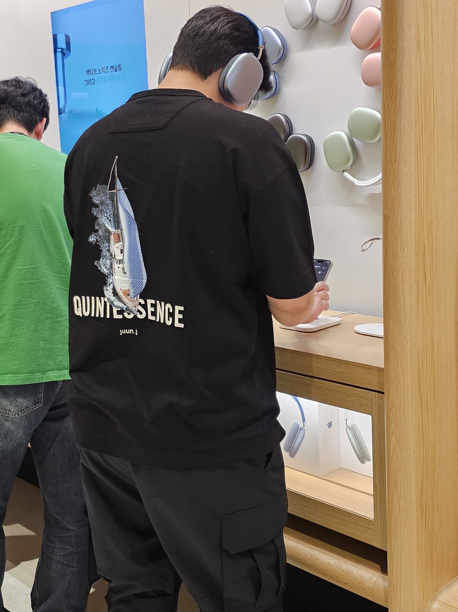 Maison Mihara Yasuhiro Wayne OG Sole Leather Low-top Sneakers Black White, Apple AirPods Max Lightning Silver (Korean Ver.) 착용 스타일