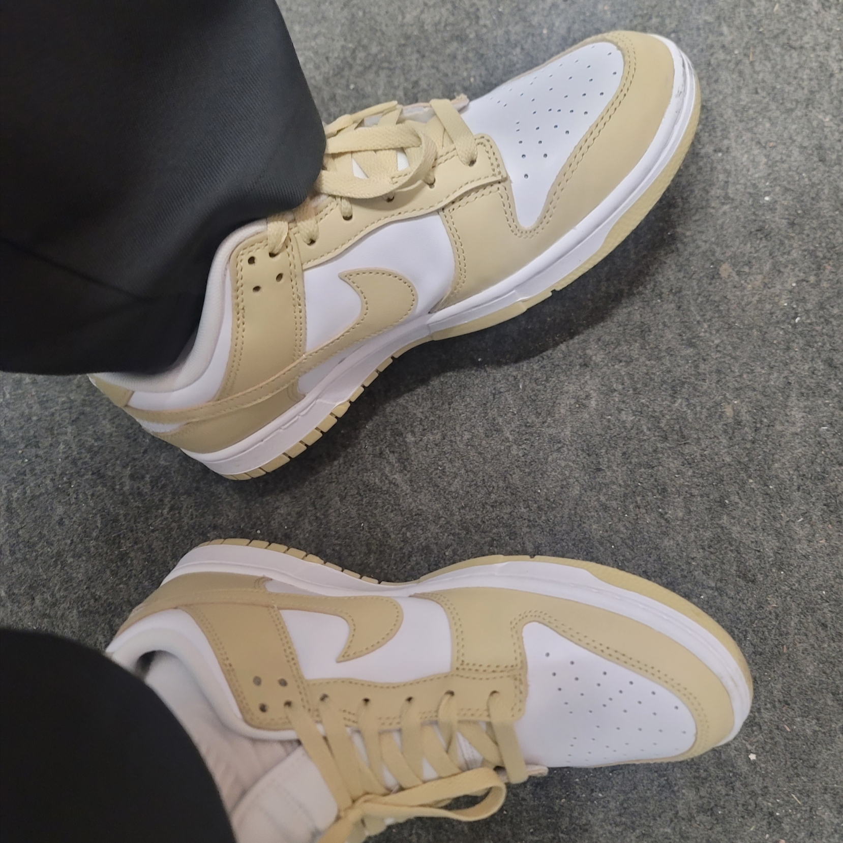 Nike Dunk Low Team Gold and White 착용 스타일 - 2