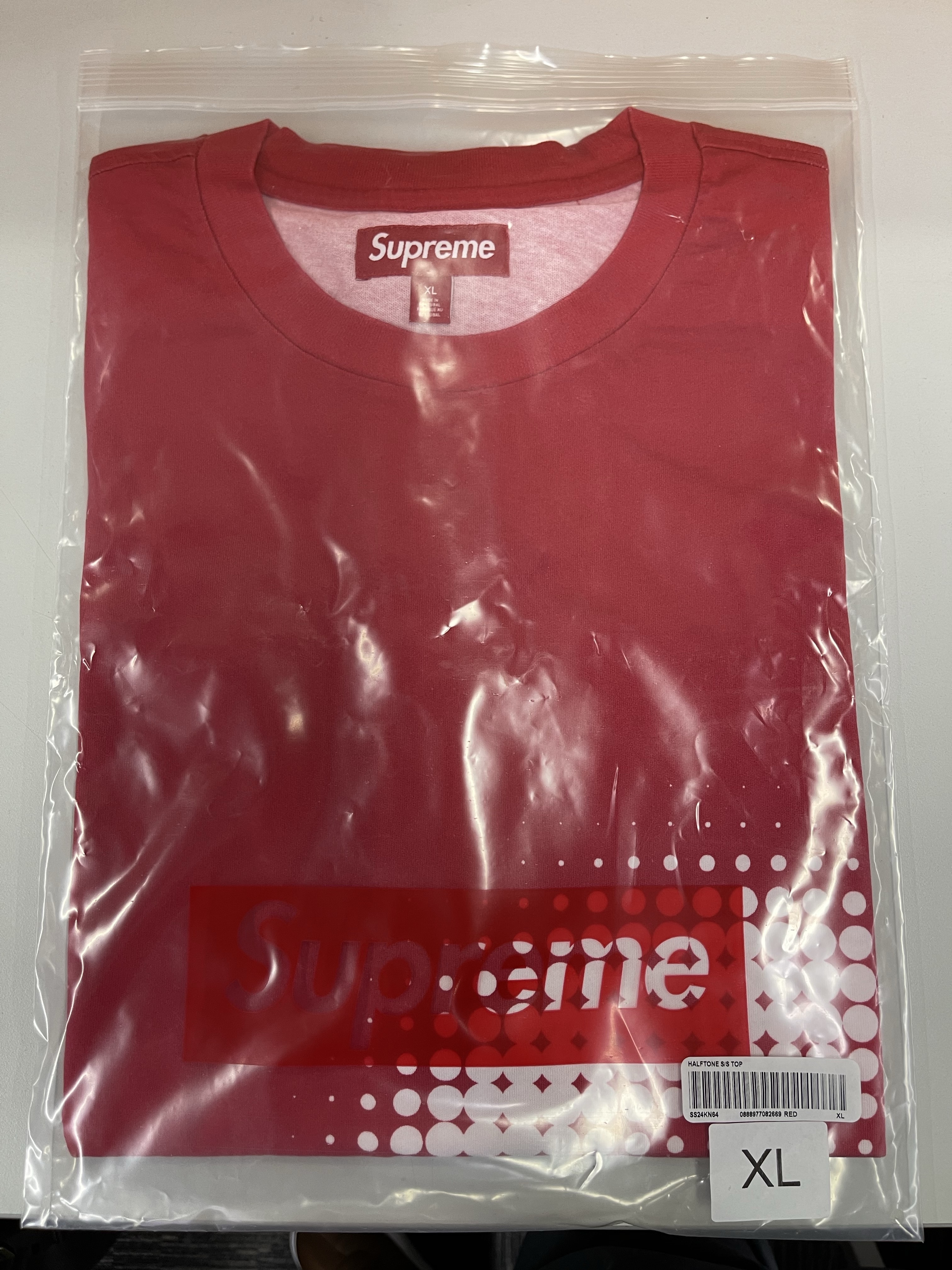 Supreme Halftone S/S Top Red - 24SS 착용 스타일