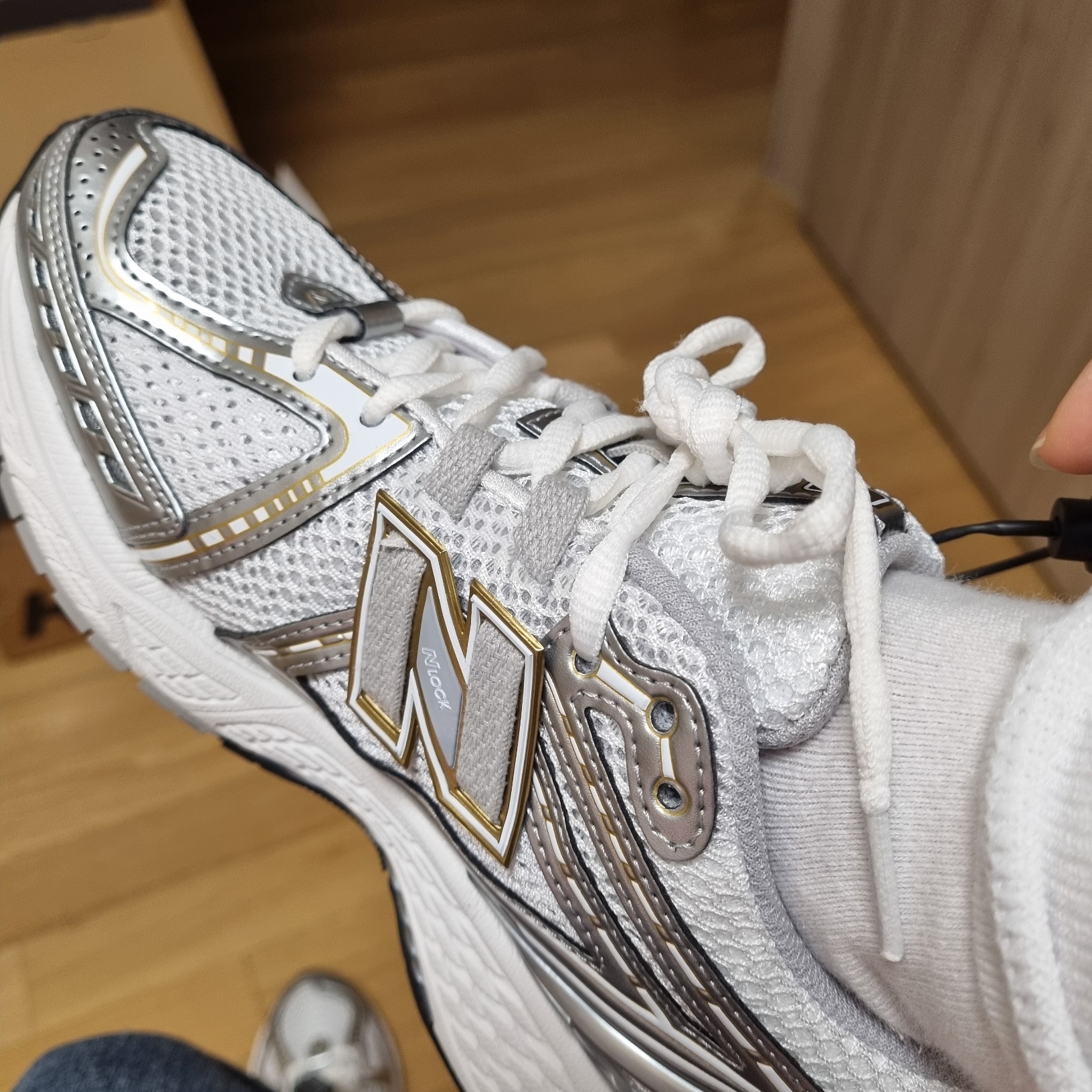 New Balance 1906R White Metallic Silver 착용 스타일