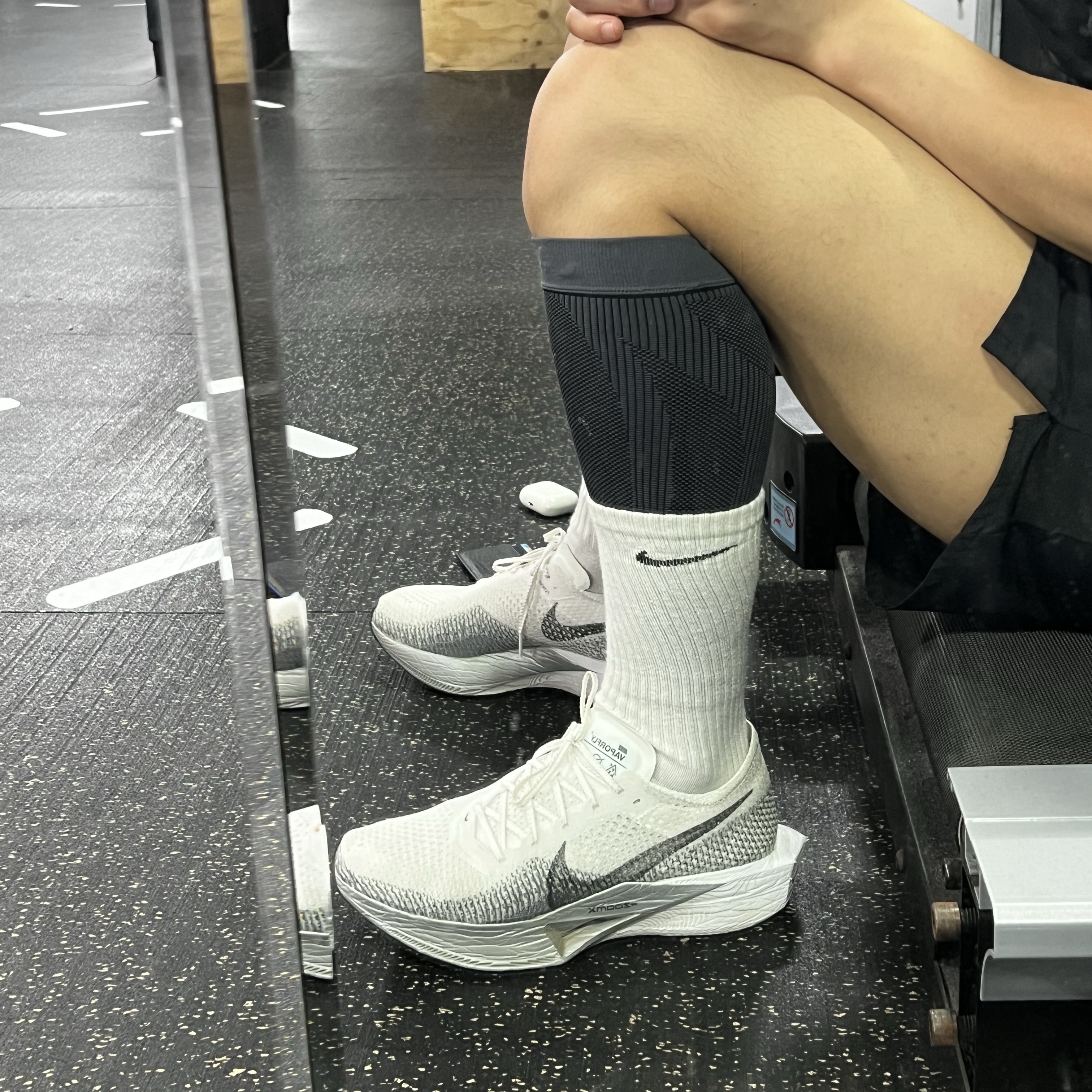 Nike ZoomX Vaporfly Next% 3 White Grey 착용 스타일 - 2