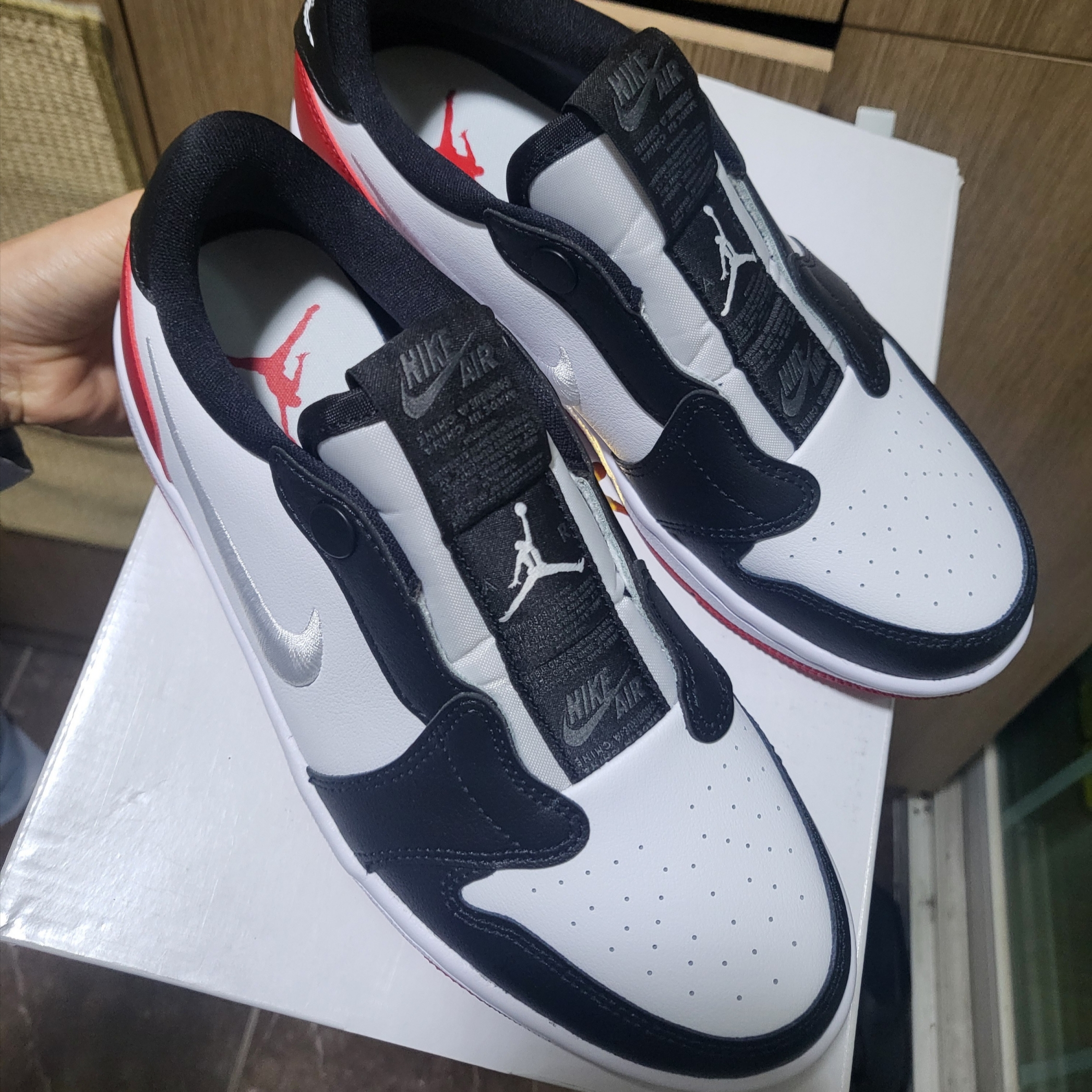 (W) Jordan 1 Retro Low Slip Black Toe 착용 스타일 - 2
