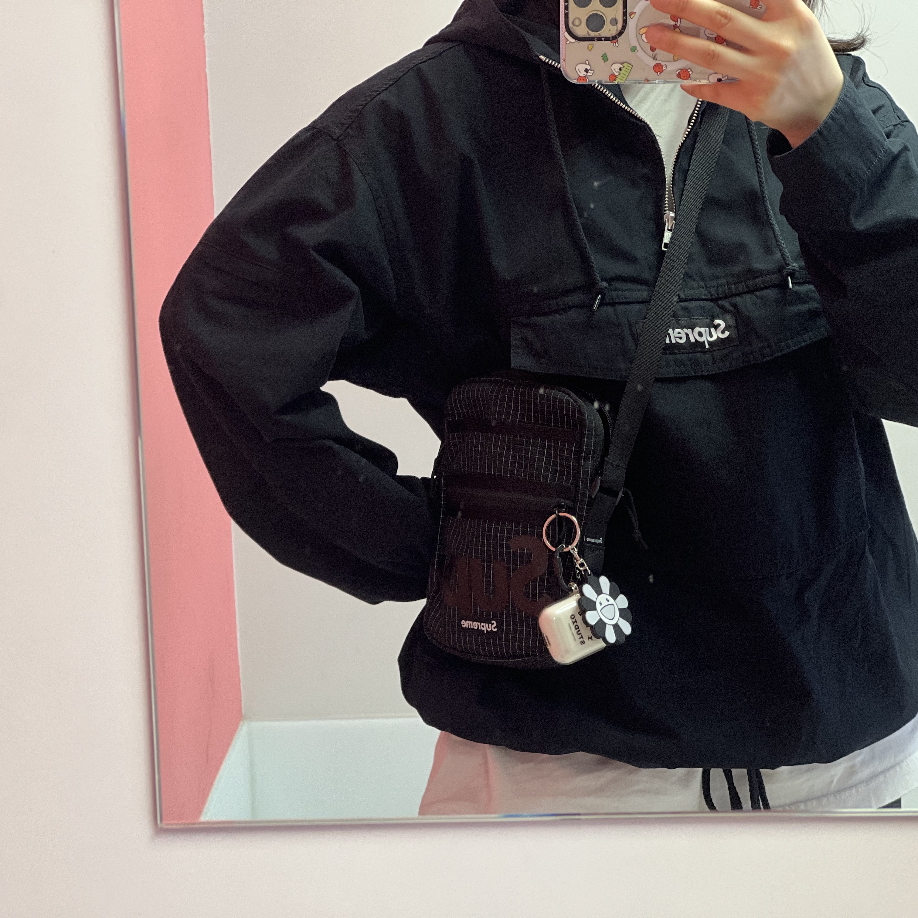 Kaikai Kiki Flower Rubber Keyring Gray Black, Supreme Shoulder Bag Black - 24SS 착용 스타일