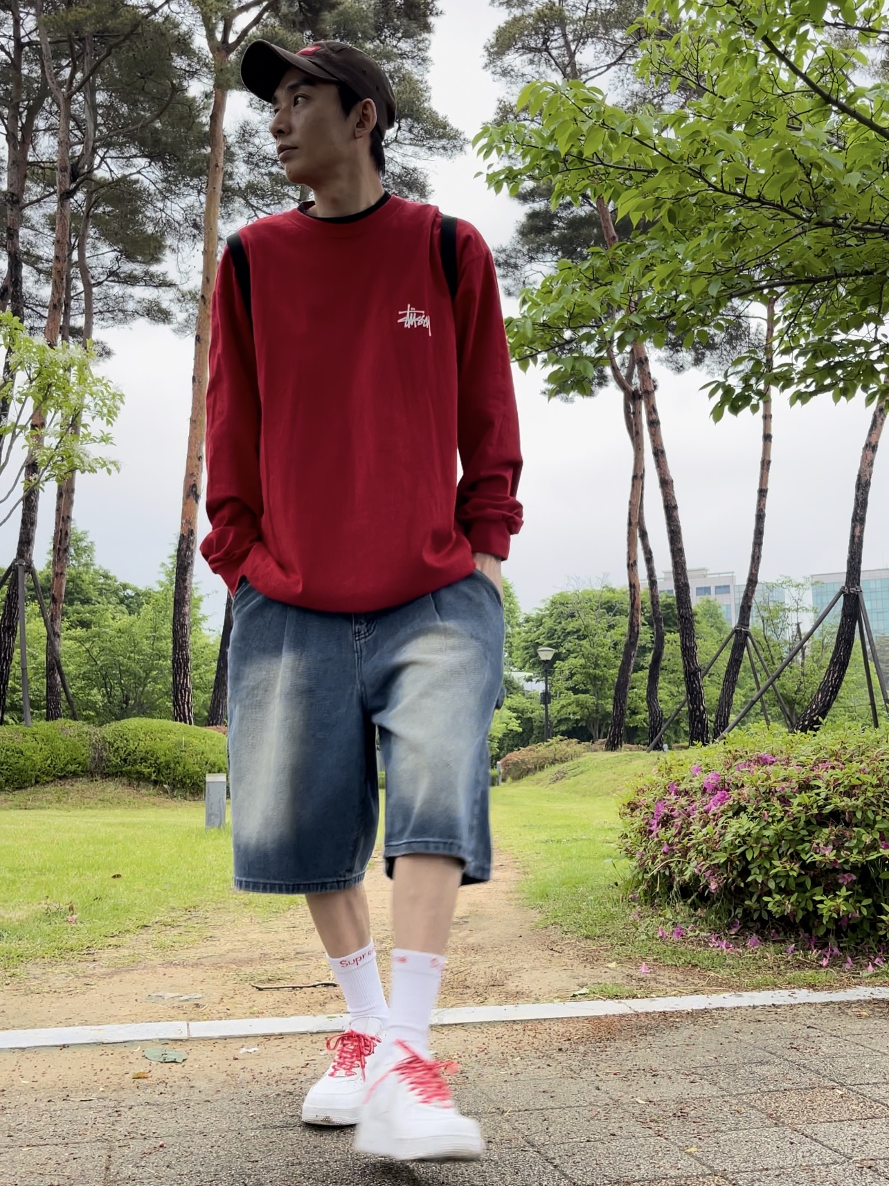 Nike x Supreme Air Force 1 Low White, Supreme Hanes Crew Socks White (4 Pack) 착용 스타일 - 8