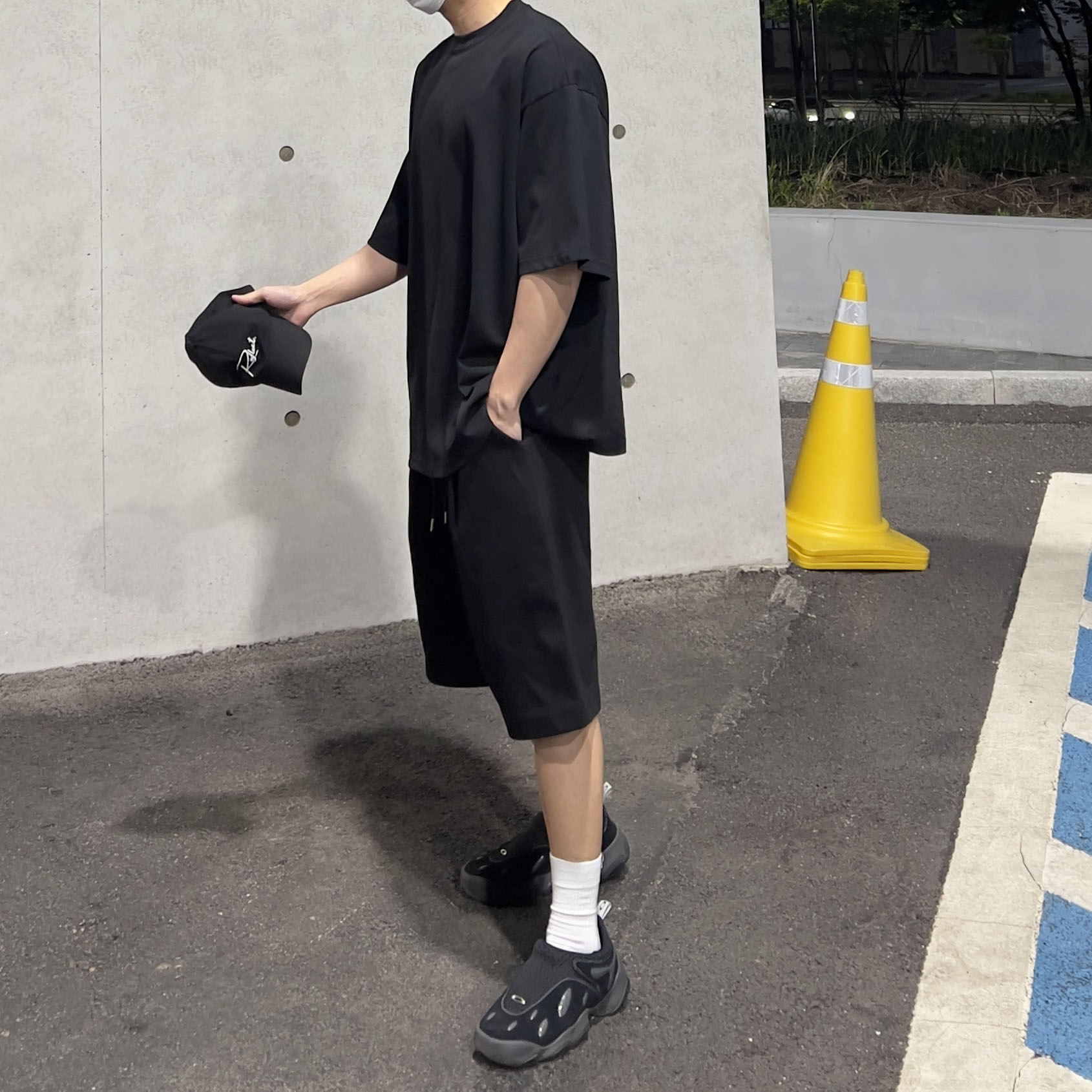Oakley Factory Team x Brain Dead Orbital Flesh Black glitter 착용 스타일 - 3